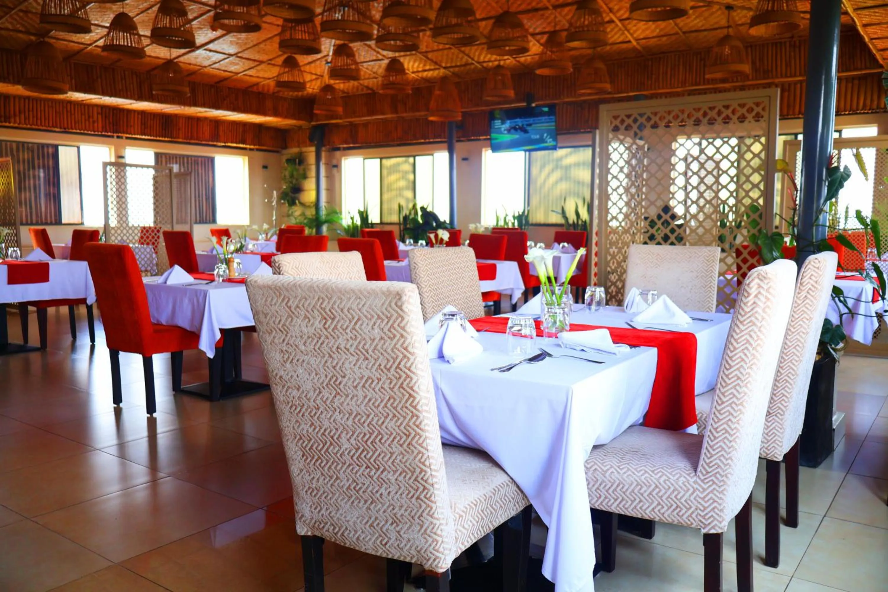 Restaurant/places to eat in Urban Park Suites Hotel