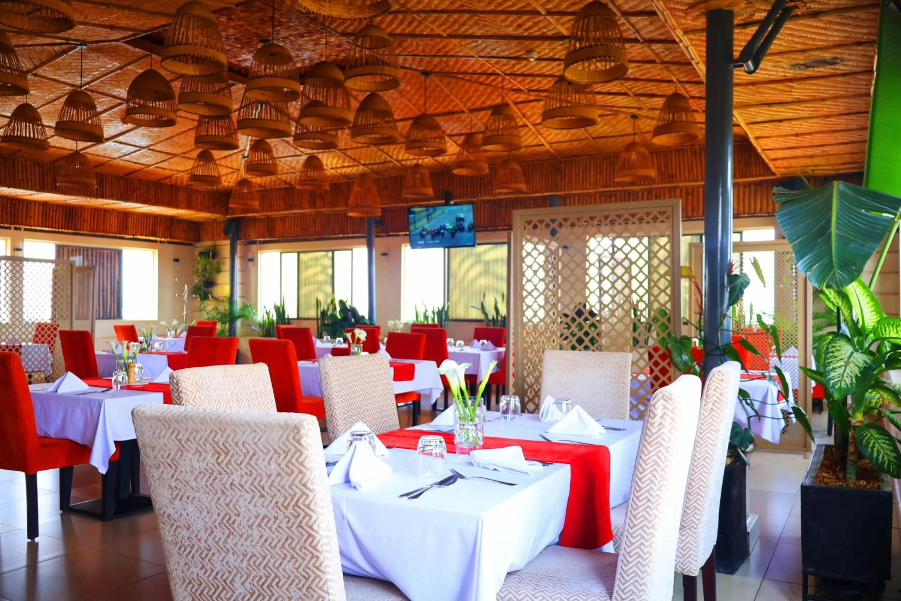 Restaurant/places to eat in Urban Park Suites Hotel