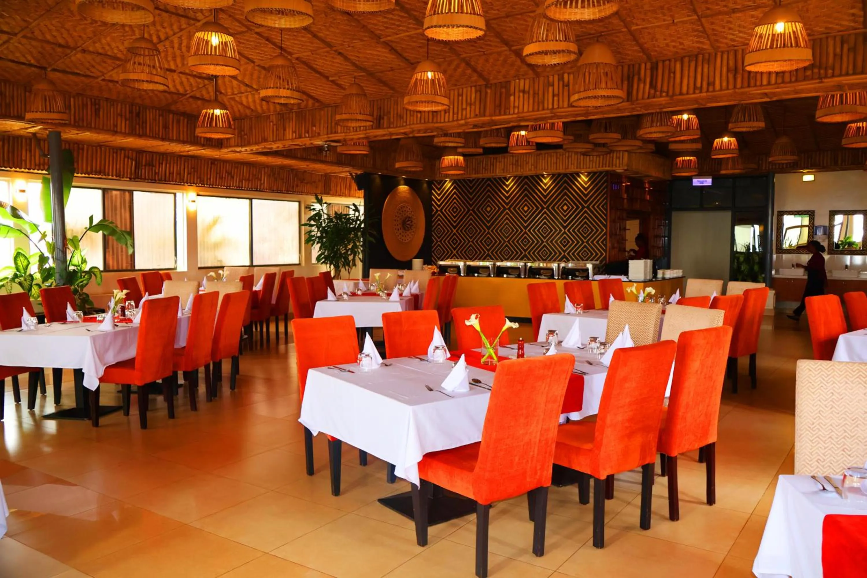 Restaurant/places to eat in Urban Park Suites Hotel