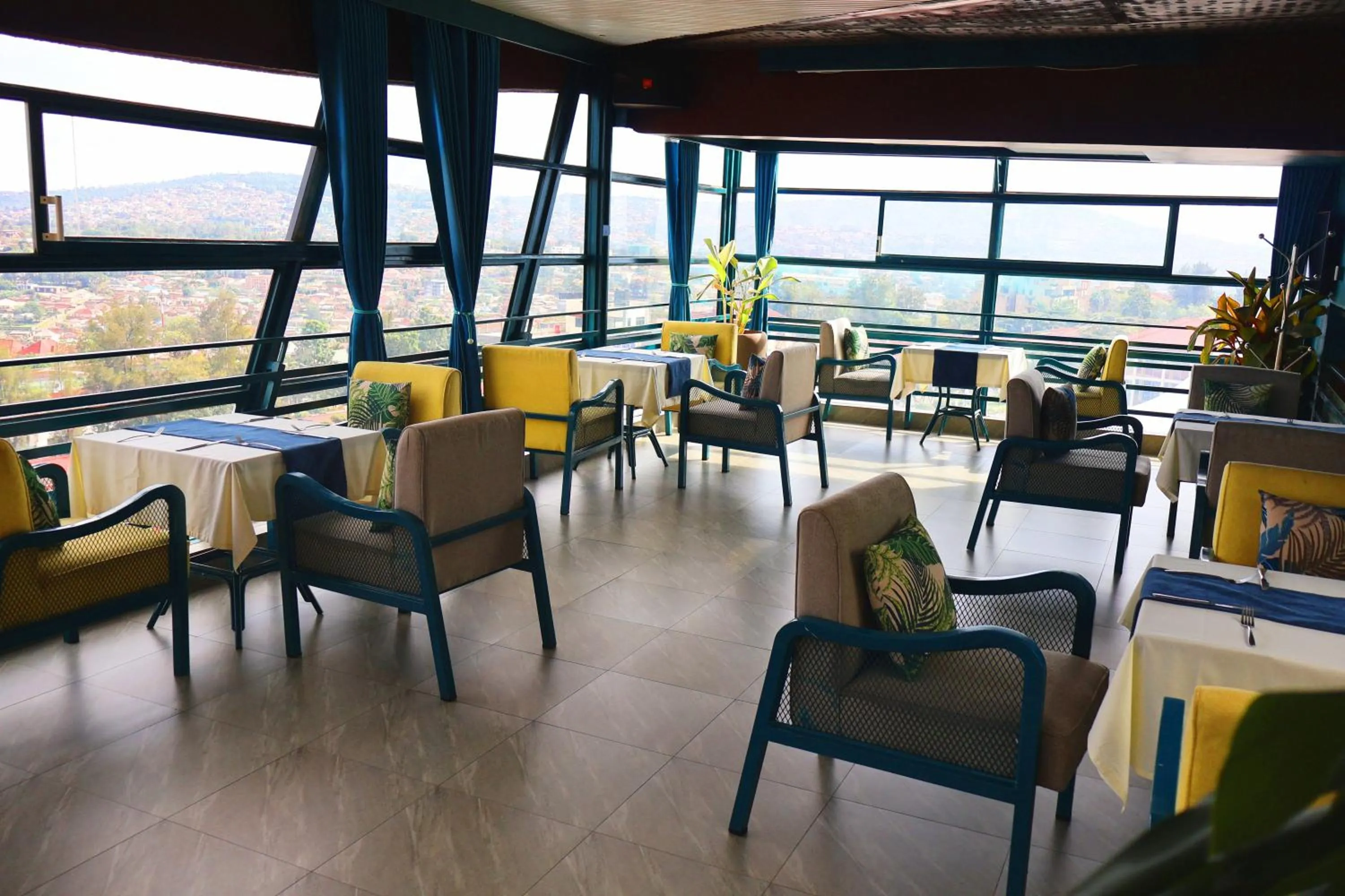 Dining area in Urban Park Suites Hotel