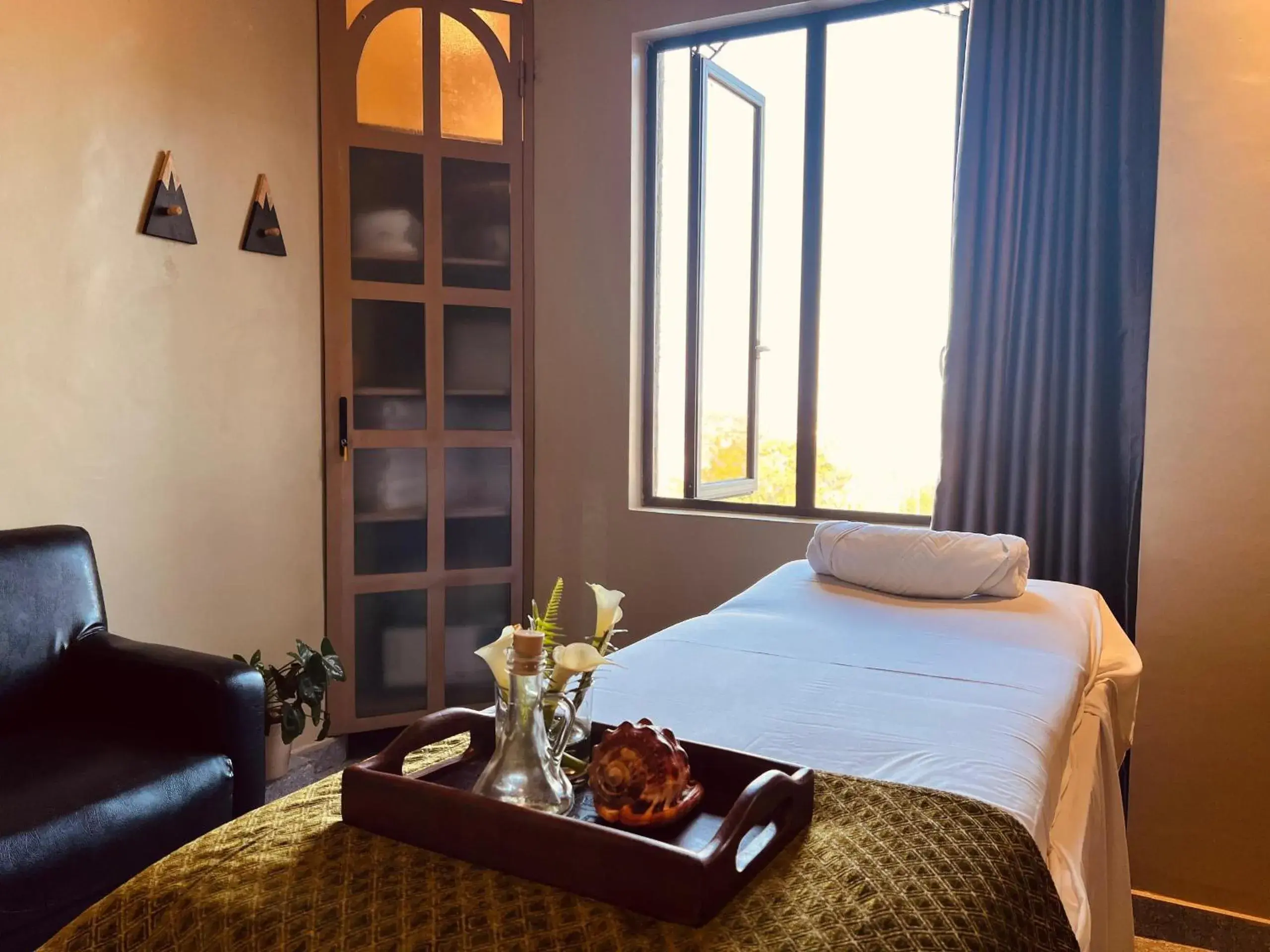 Massage, Bed in Urban Park Suites Hotel Massage, Bed in Urban Park Suites Hotel