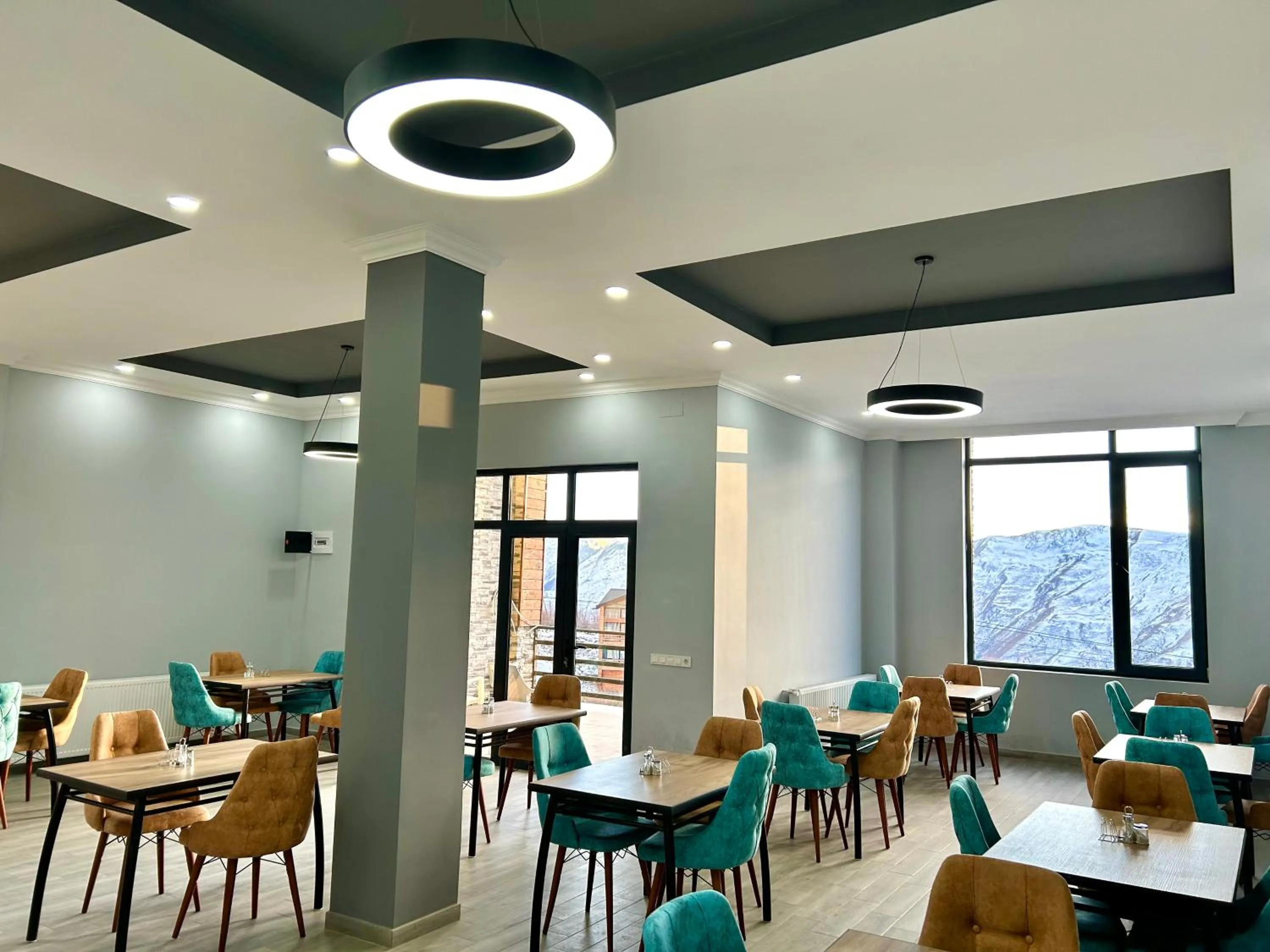 Restaurant/places to eat in Dandelion Hotel Gudauri