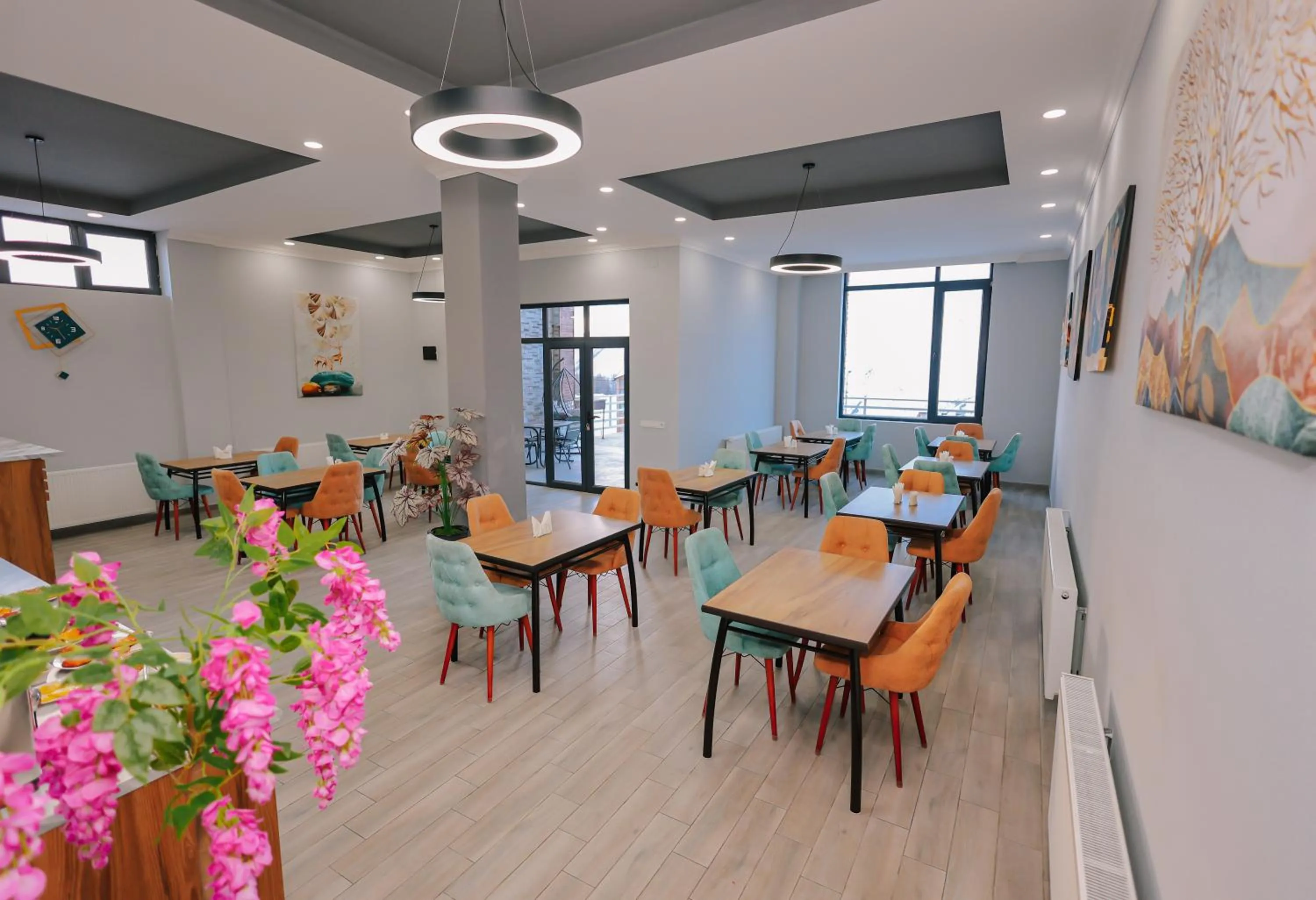 Restaurant/places to eat in Dandelion Hotel Gudauri
