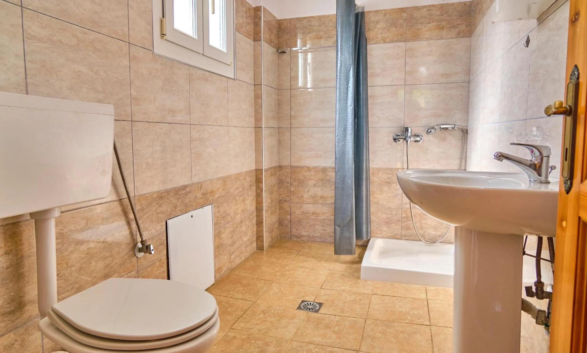 Shower in Nikos Kalamaki Corfu