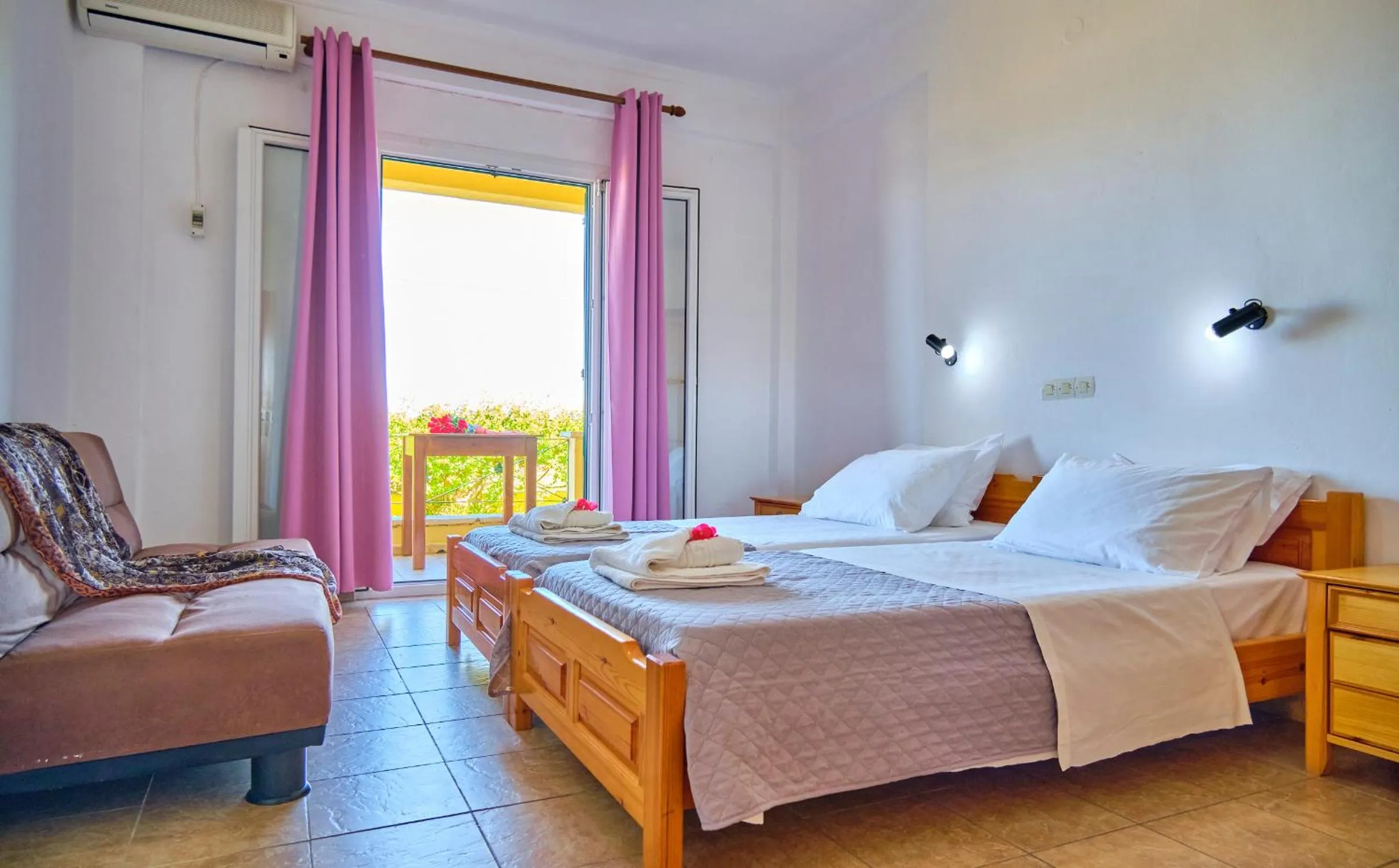 Bed in Nikos Kalamaki Corfu