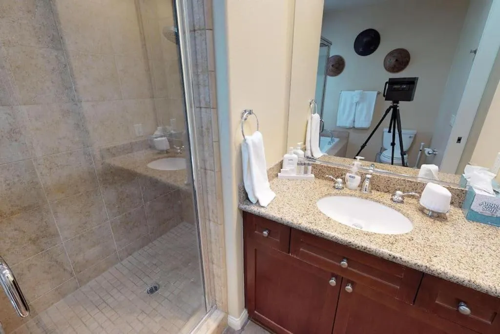 LV003 Upstairs LV Studio with a Fountain View