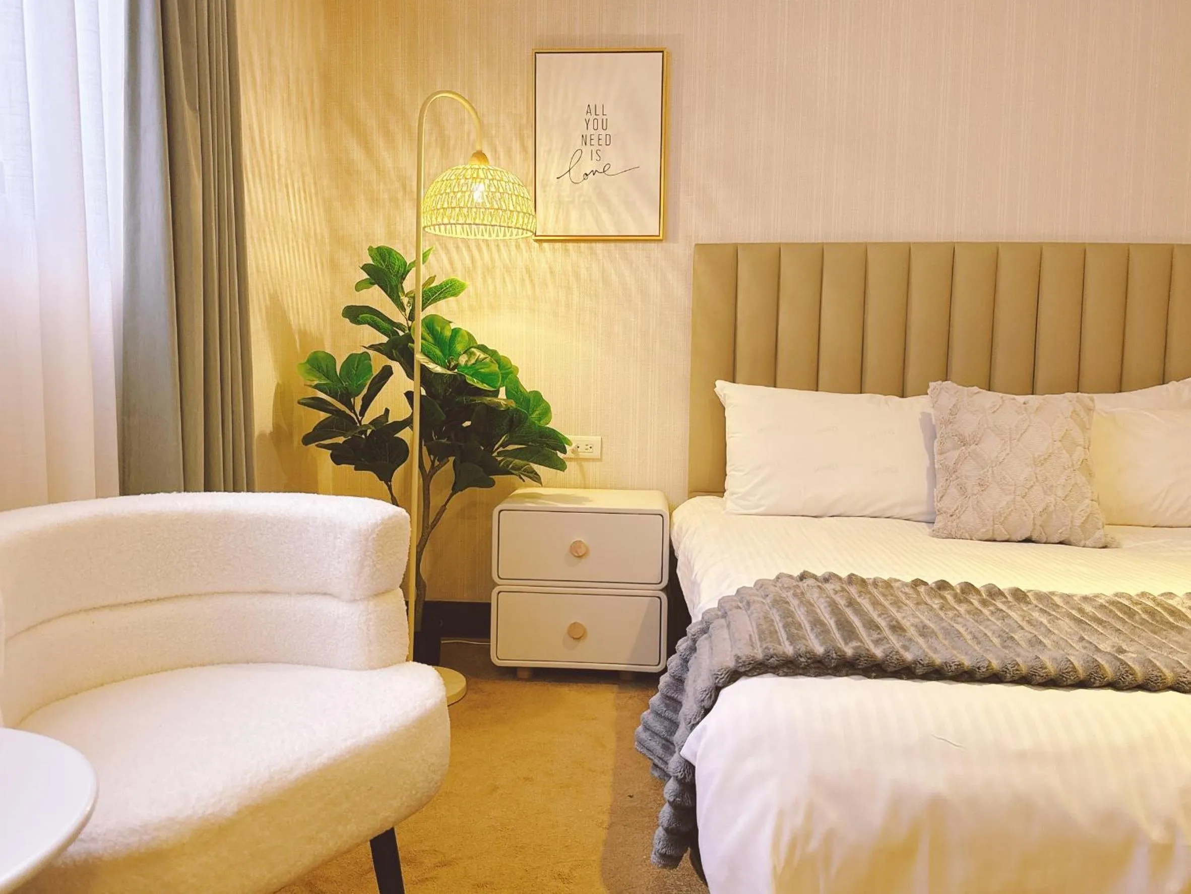 Photo of the whole room, Bed in Meworld Hotel-Sanchong