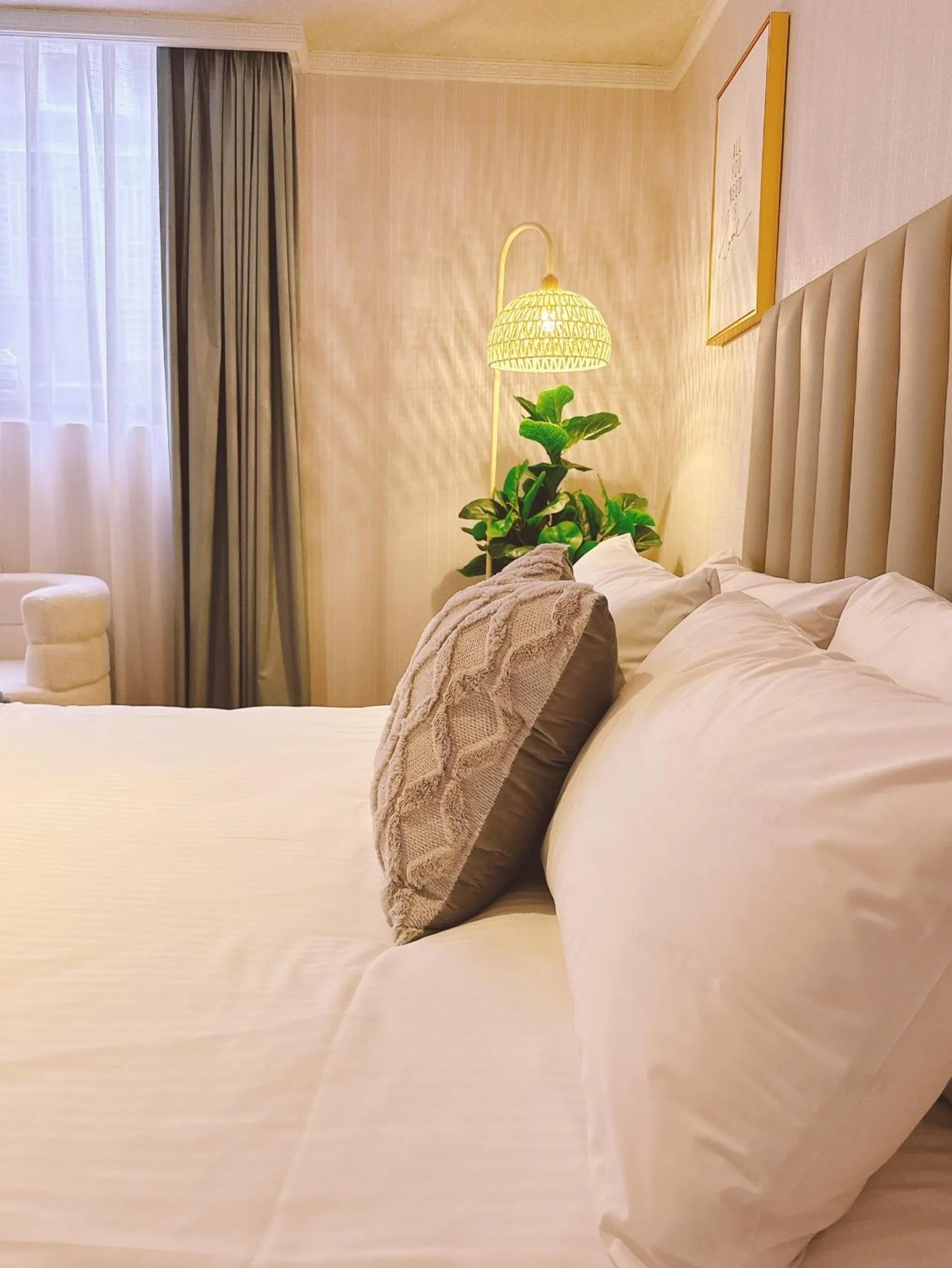 Property building, Bed in Meworld Hotel-Sanchong