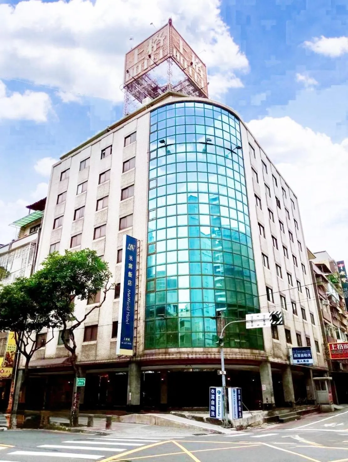 Property building in Meworld Hotel-Sanchong