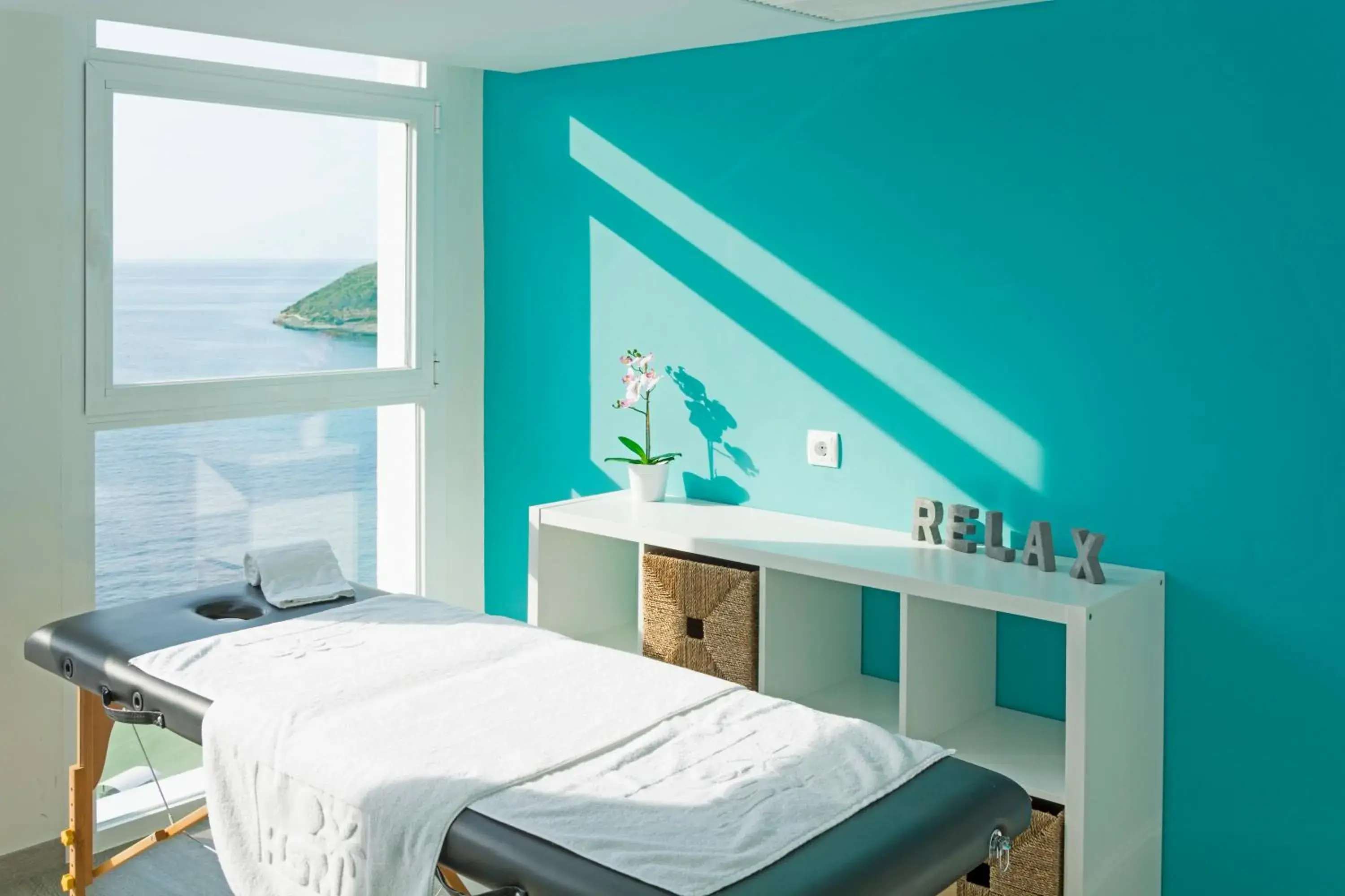 Massage, Bed in HSM Sandalo Beach Massage, Bed in HSM Sandalo Beach