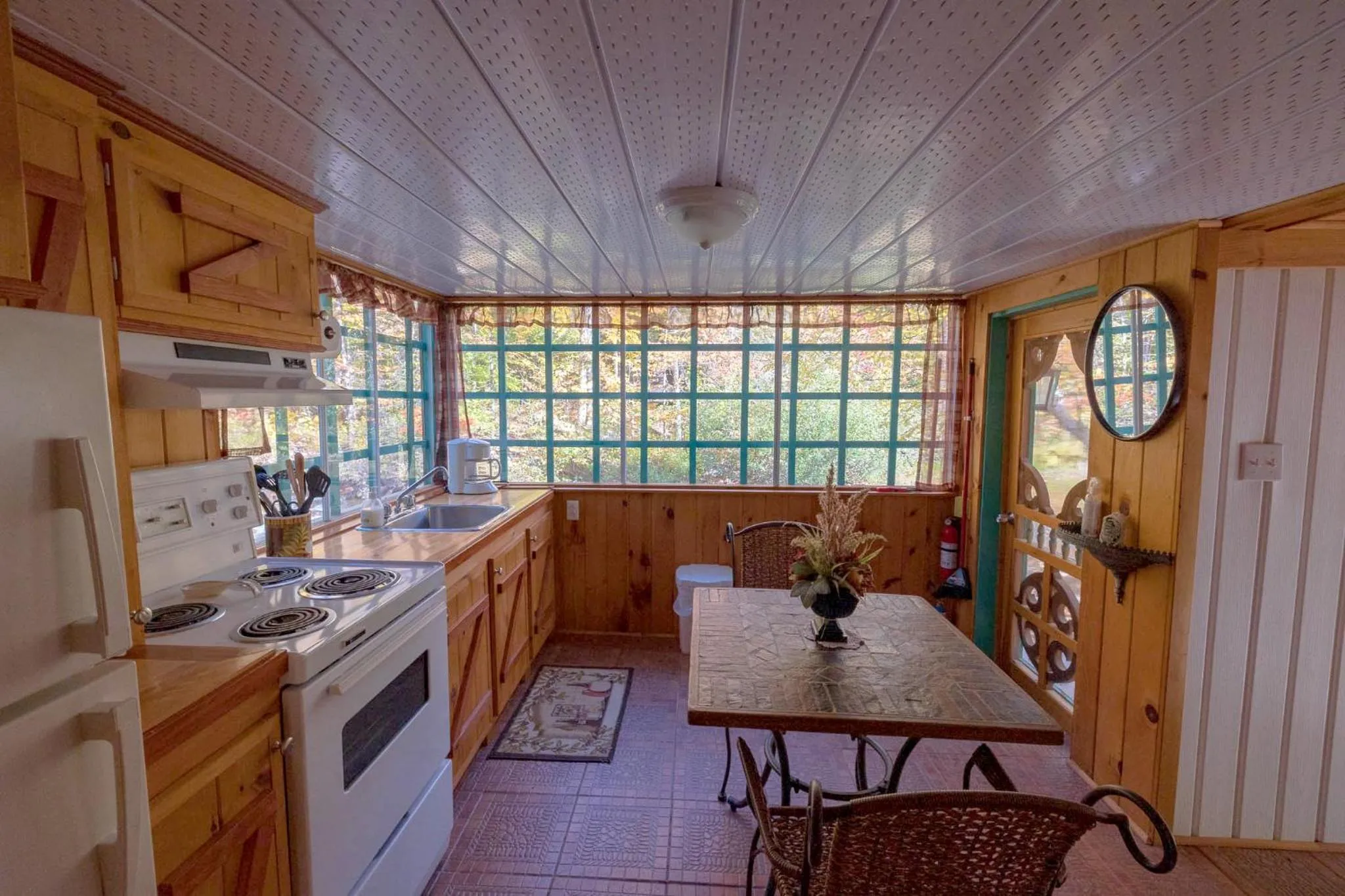 Domaine Rivière Sacacomie Chalets et Bed and Breakfast -Manoir Canergie