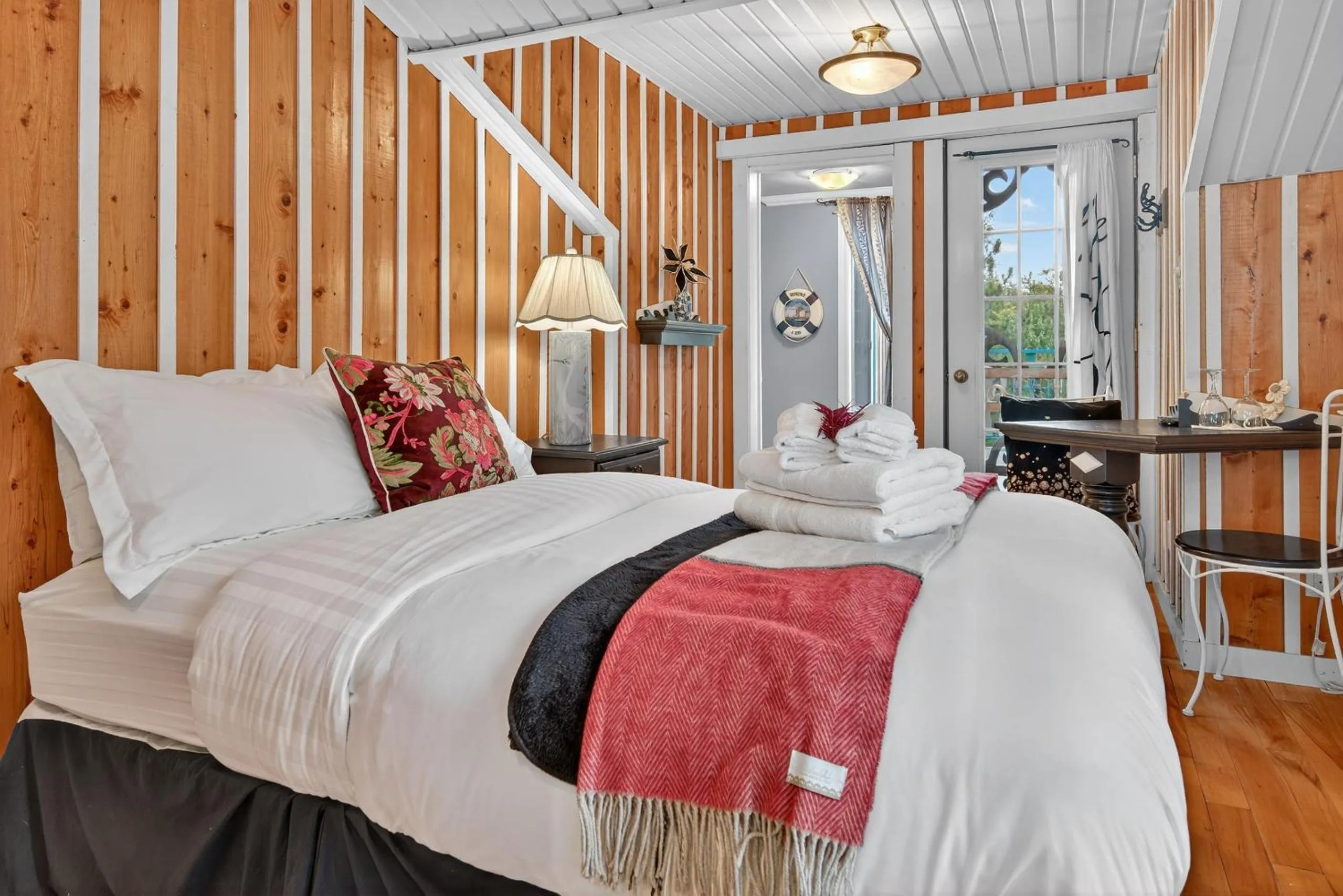 Domaine Rivière Sacacomie Chalets et Bed and Breakfast -Manoir Canergie