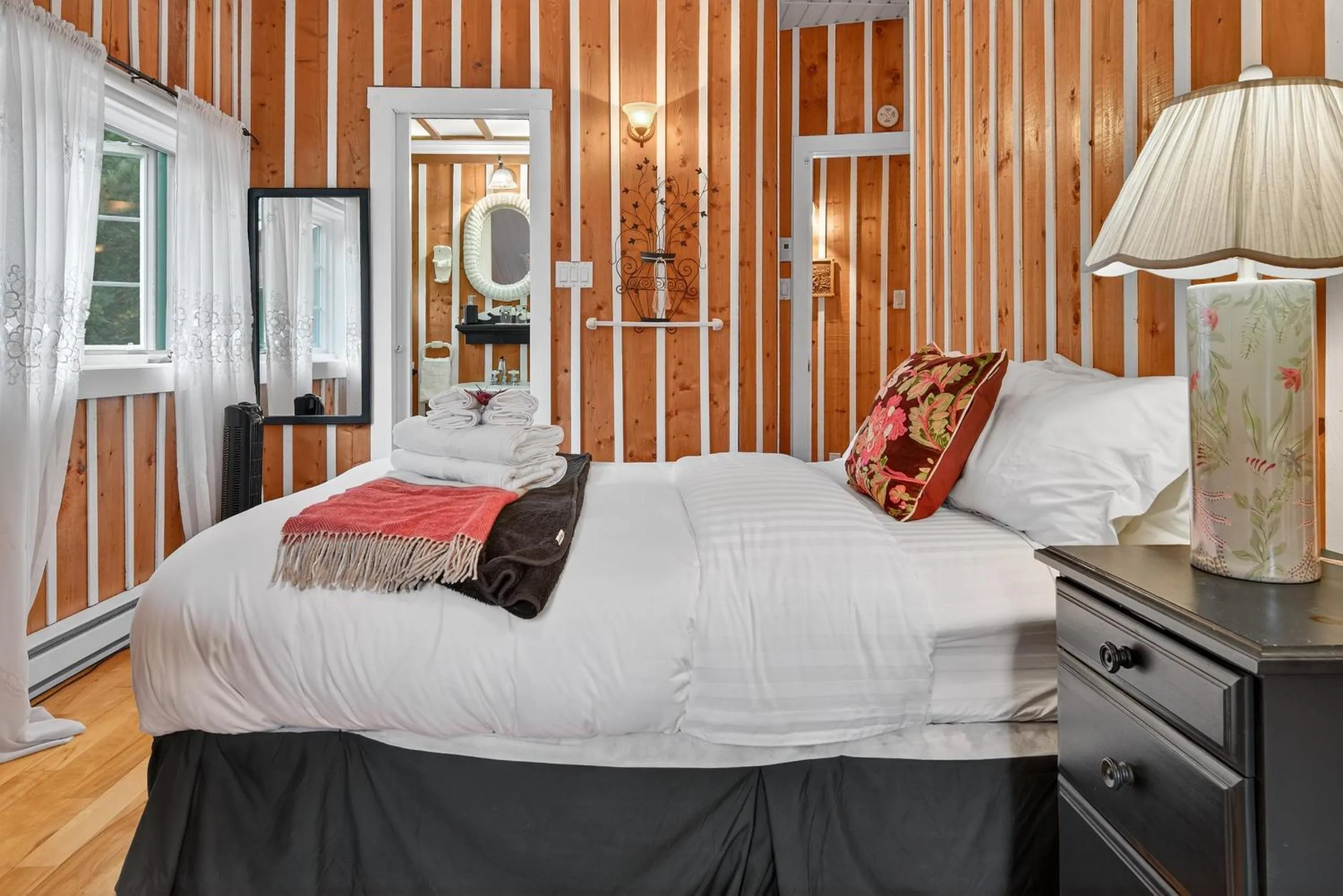 Domaine Rivière Sacacomie Chalets et Bed and Breakfast -Manoir Canergie