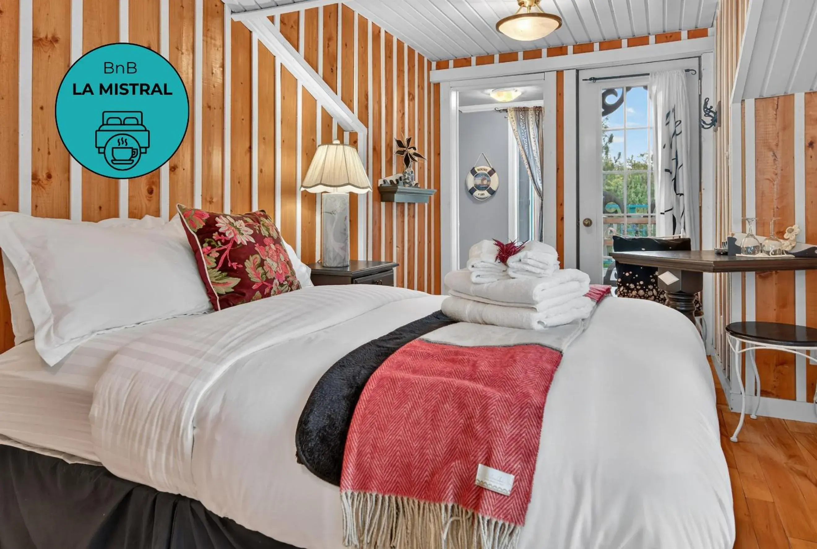 Family Suite with Balcony in Domaine Rivière Sacacomie Chalets et Bed and Breakfast -Manoir Canergie Family Suite with Balcony in Domaine Rivière Sacacomie Chalets et Bed and Breakfast -Manoir Canergie