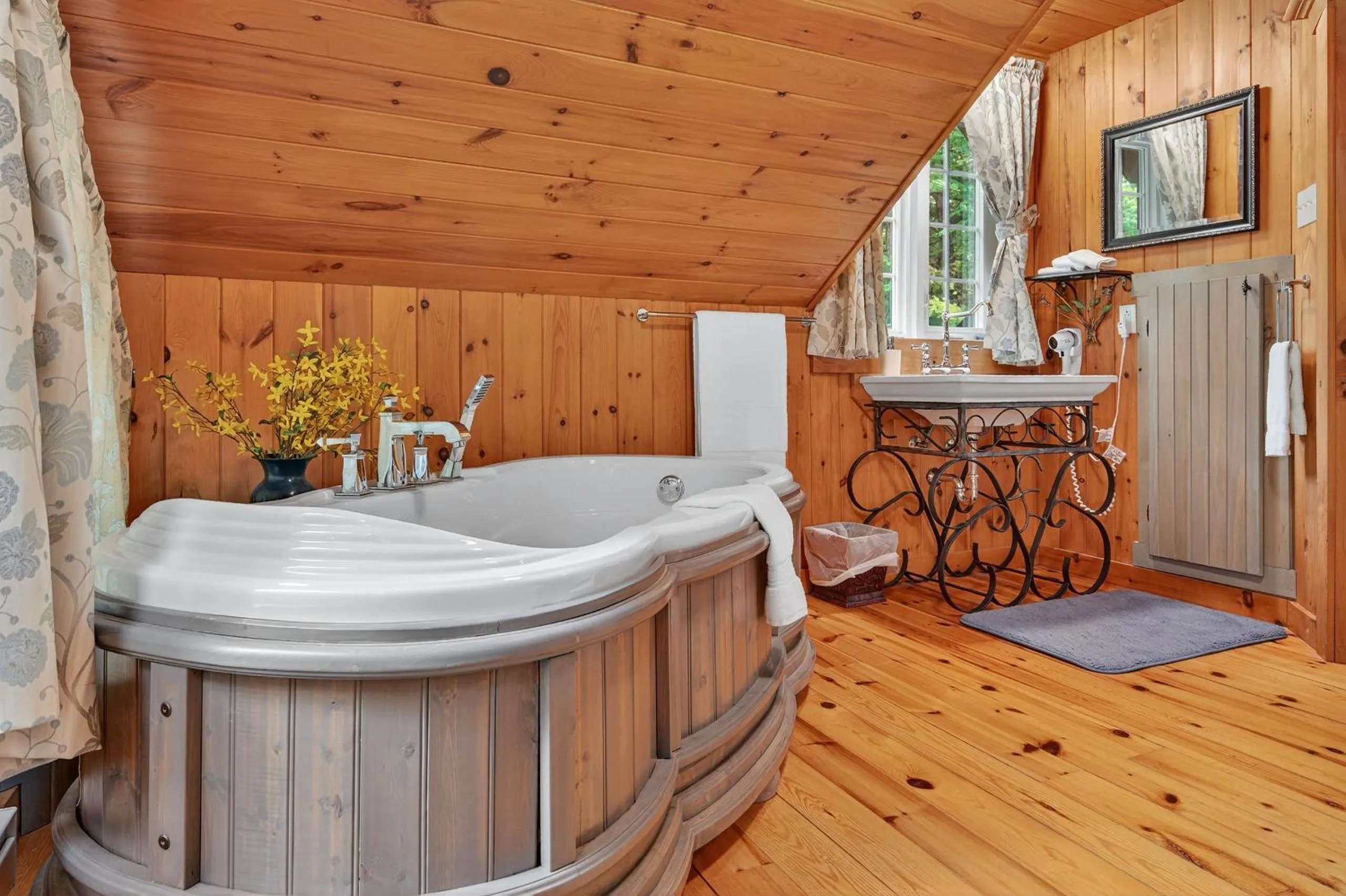 Domaine Rivière Sacacomie Chalets et Bed and Breakfast -Manoir Canergie