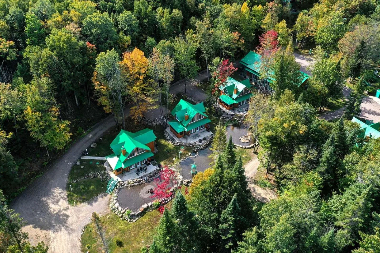 Domaine Rivière Sacacomie Chalets et Bed and Breakfast -Manoir Canergie