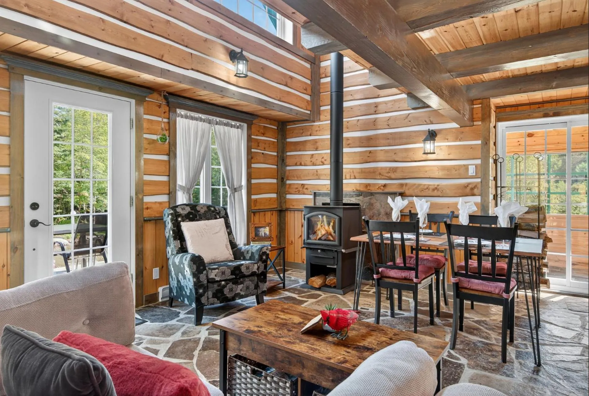 Domaine Rivière Sacacomie Chalets et Bed and Breakfast -Manoir Canergie