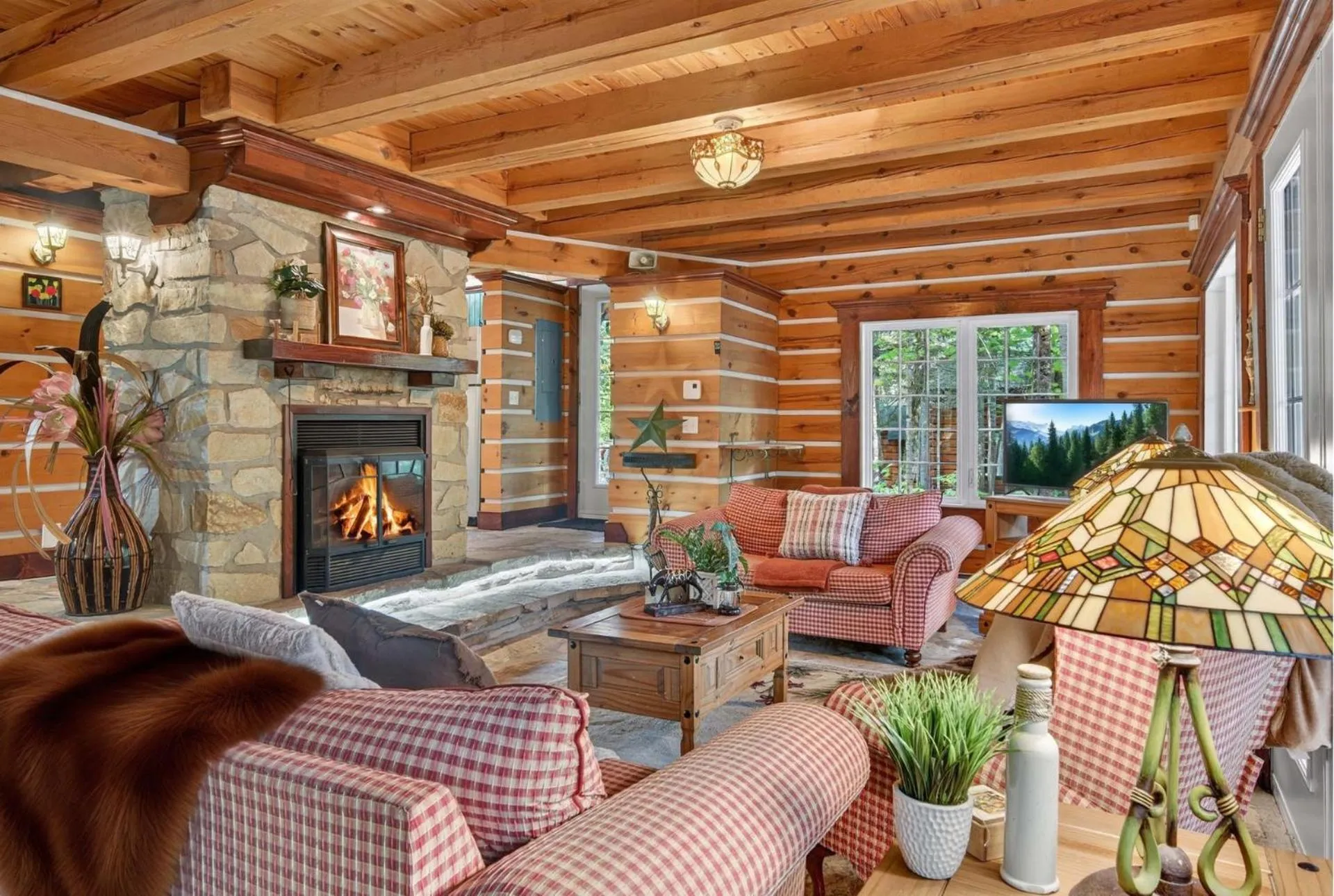 Domaine Rivière Sacacomie Chalets et Bed and Breakfast -Manoir Canergie