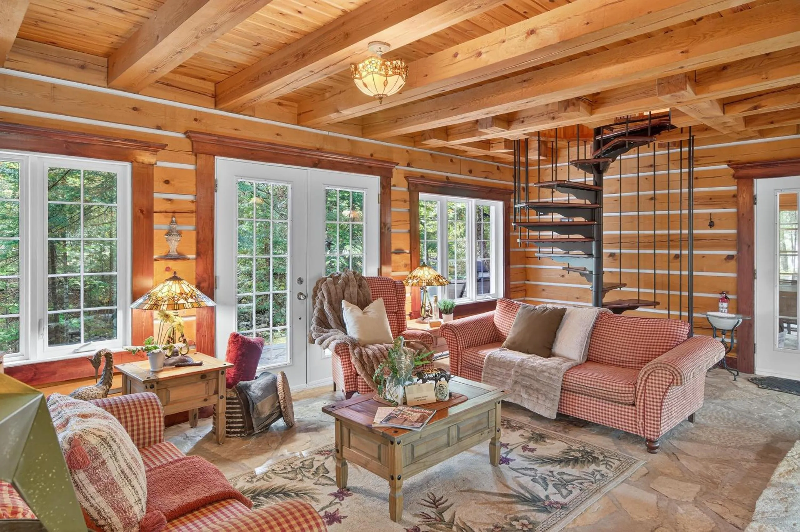 Domaine Rivière Sacacomie Chalets et Bed and Breakfast -Manoir Canergie