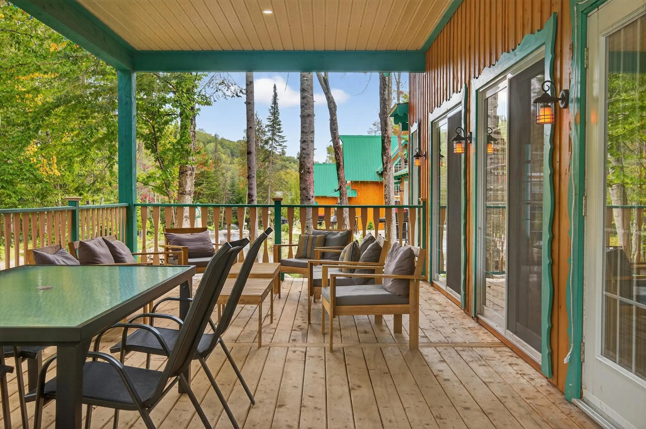 Domaine Rivière Sacacomie Chalets et Bed and Breakfast -Manoir Canergie