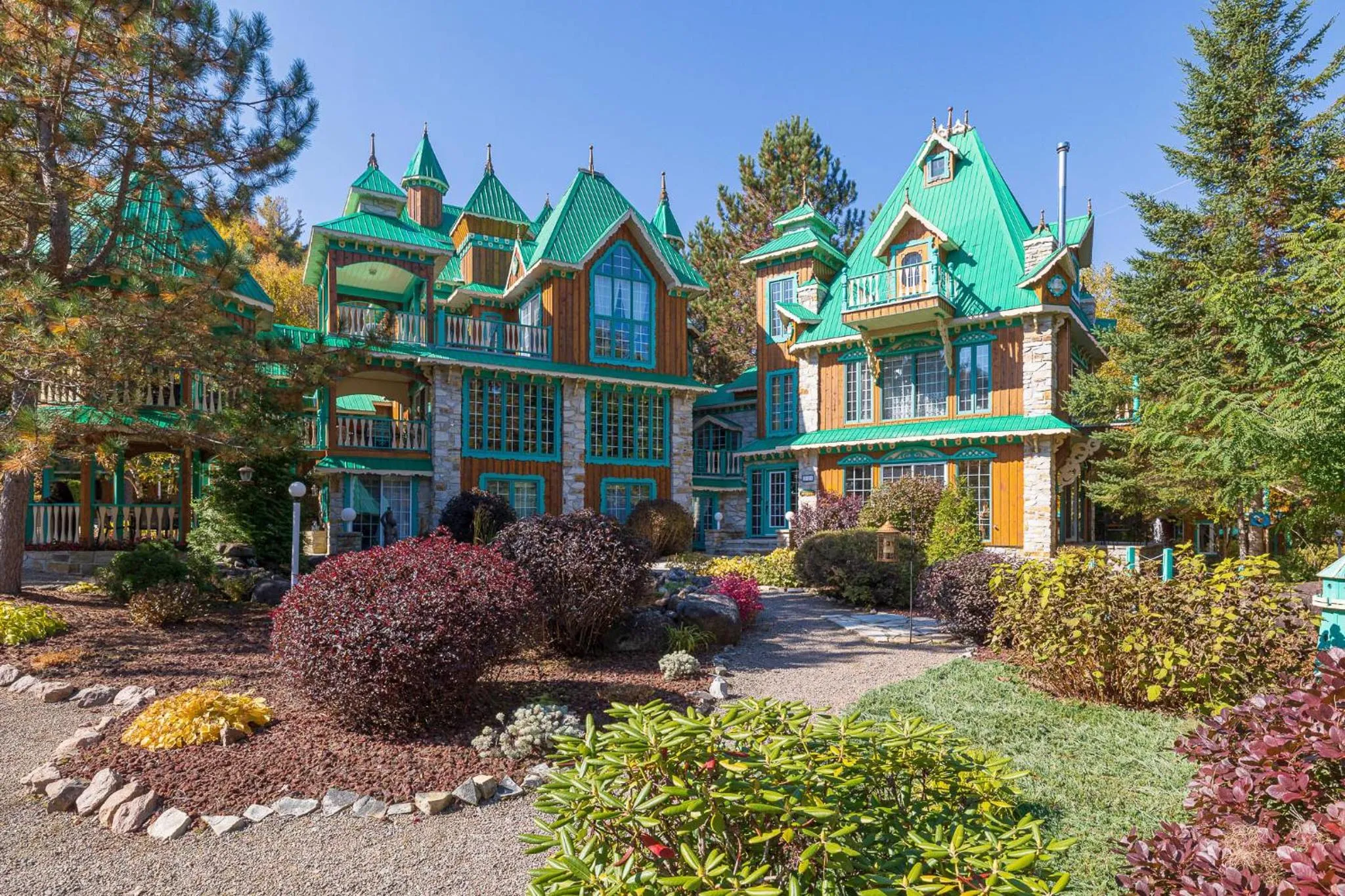 Domaine Rivière Sacacomie Chalets et Bed and Breakfast -Manoir Canergie