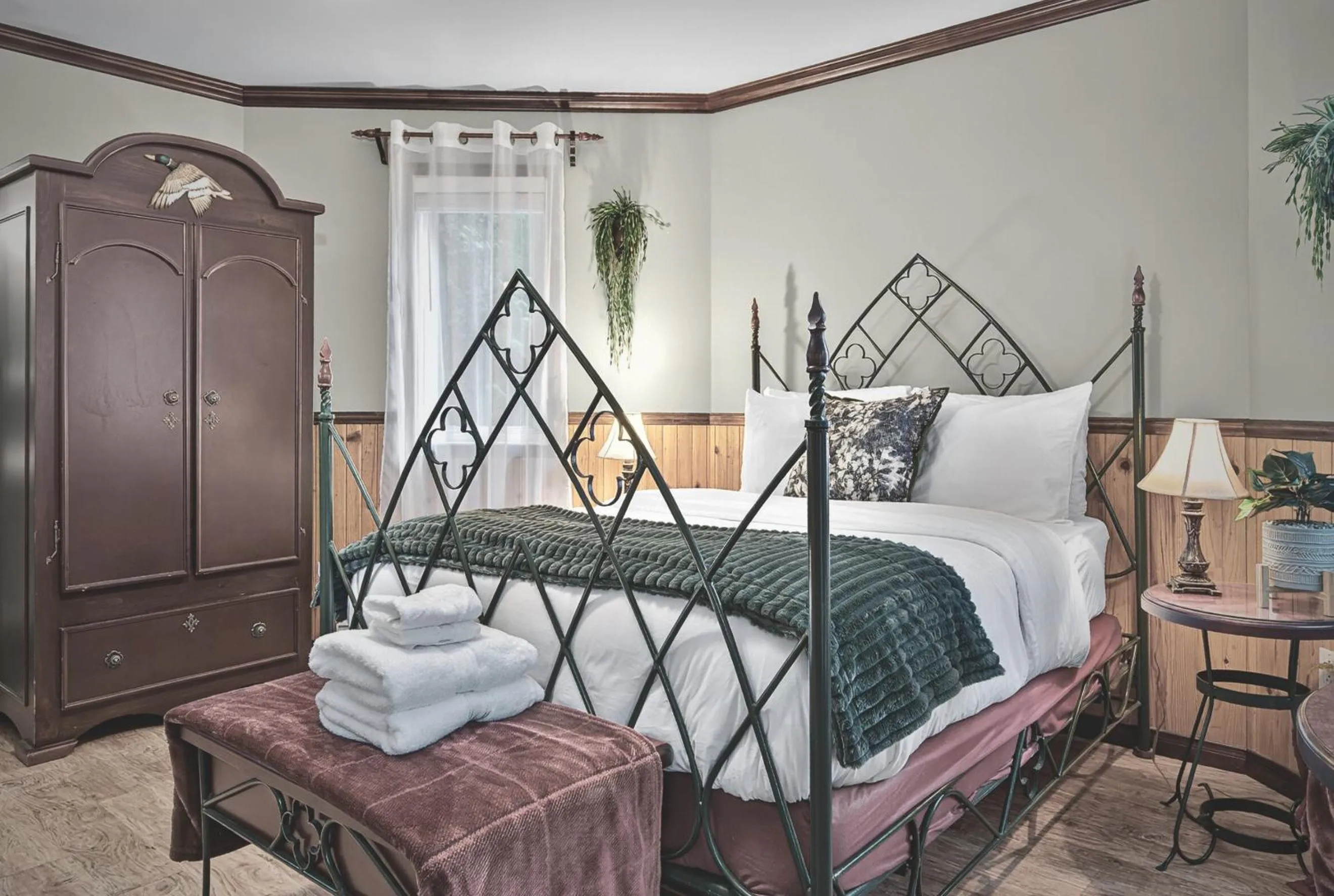 Domaine Rivière Sacacomie Chalets et Bed and Breakfast -Manoir Canergie