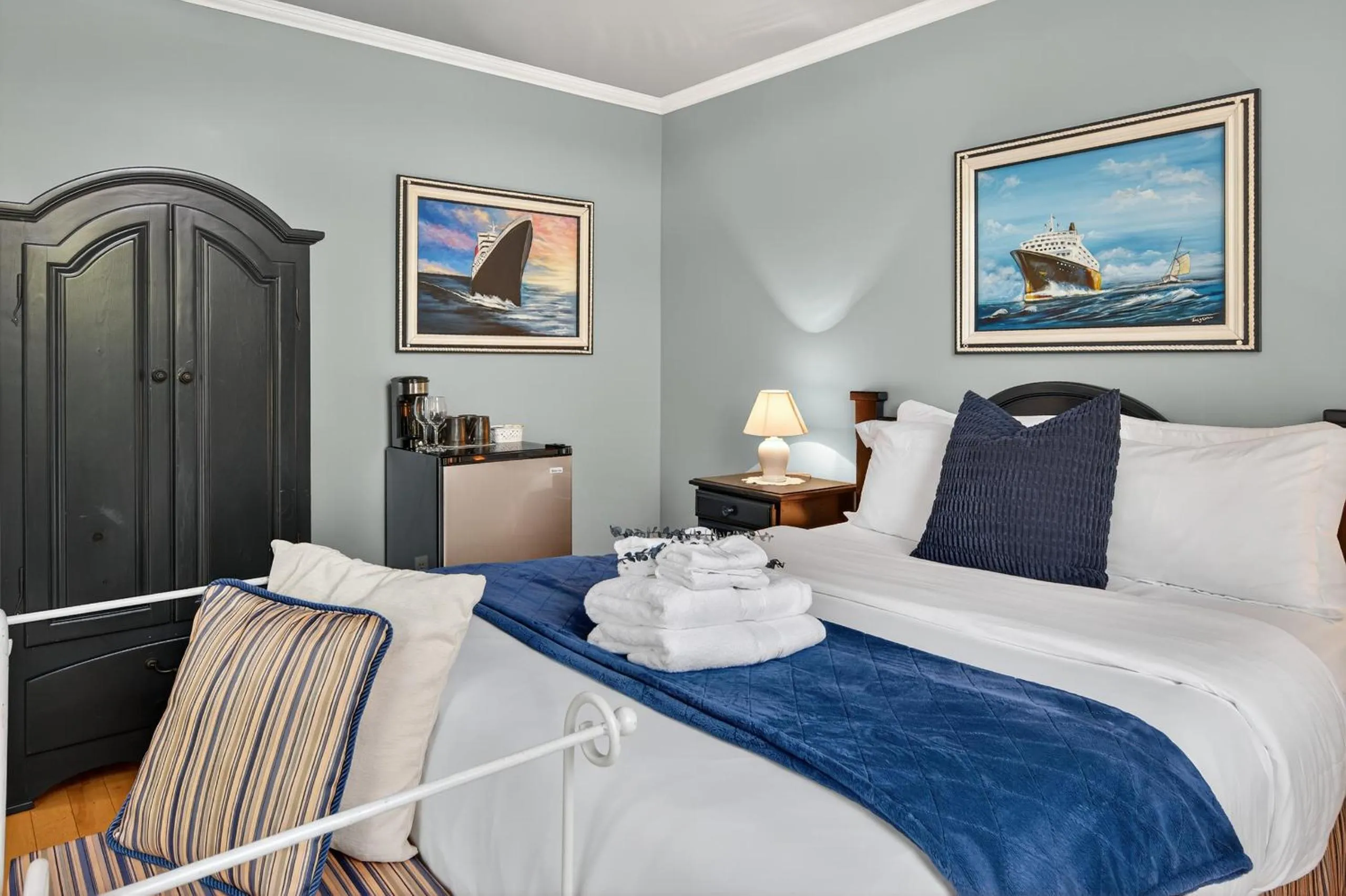 Domaine Rivière Sacacomie Chalets et Bed and Breakfast -Manoir Canergie