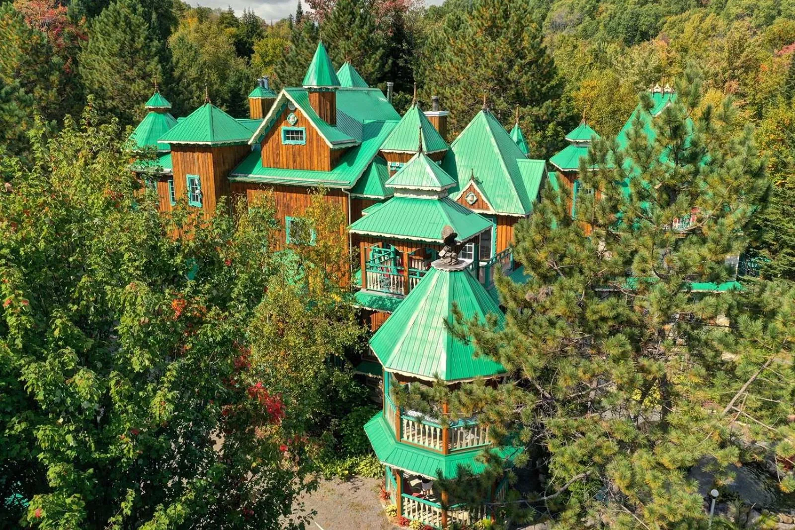 Domaine Rivière Sacacomie Chalets et Bed and Breakfast -Manoir Canergie