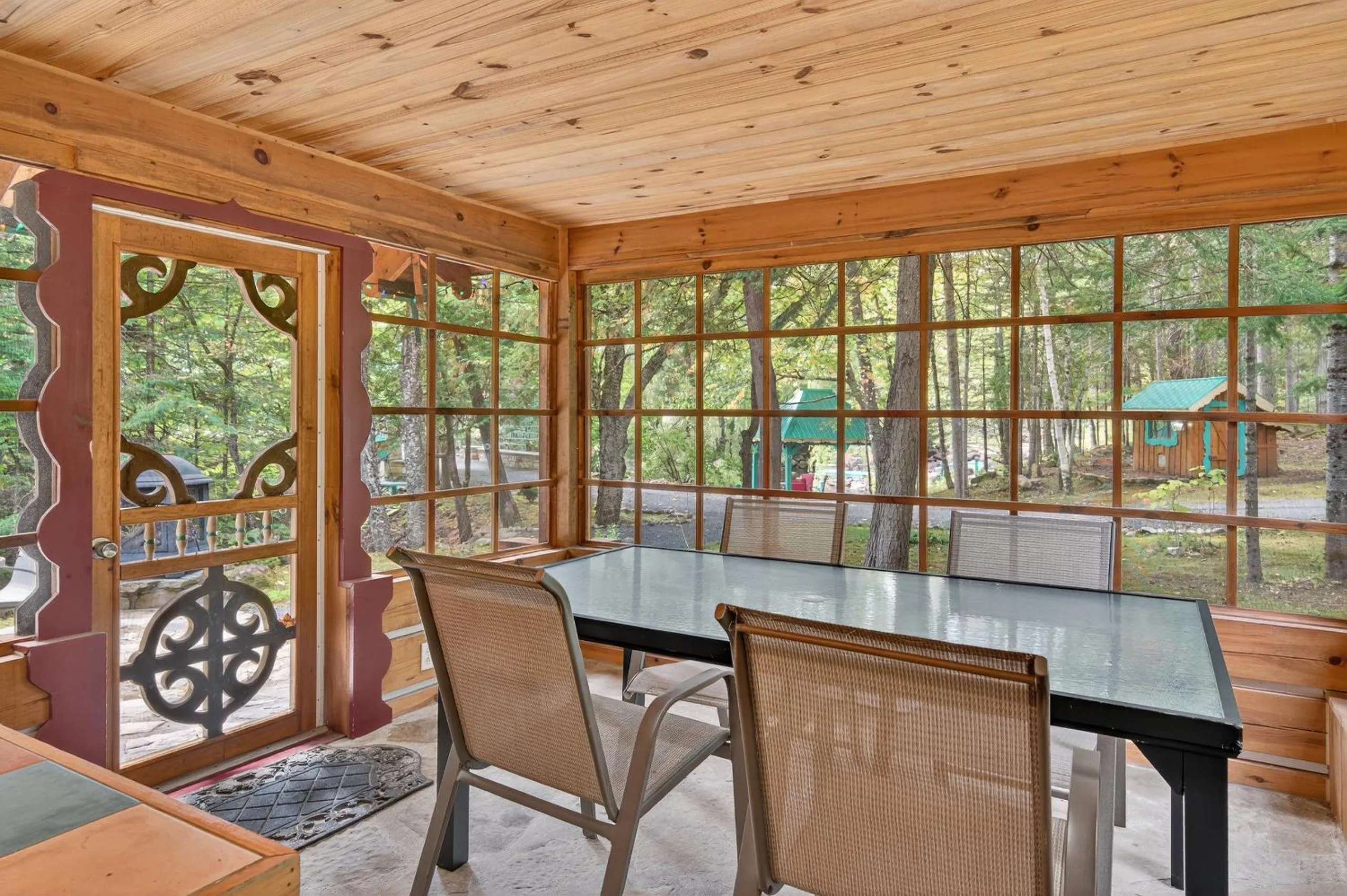 Domaine Rivière Sacacomie Chalets et Bed and Breakfast -Manoir Canergie