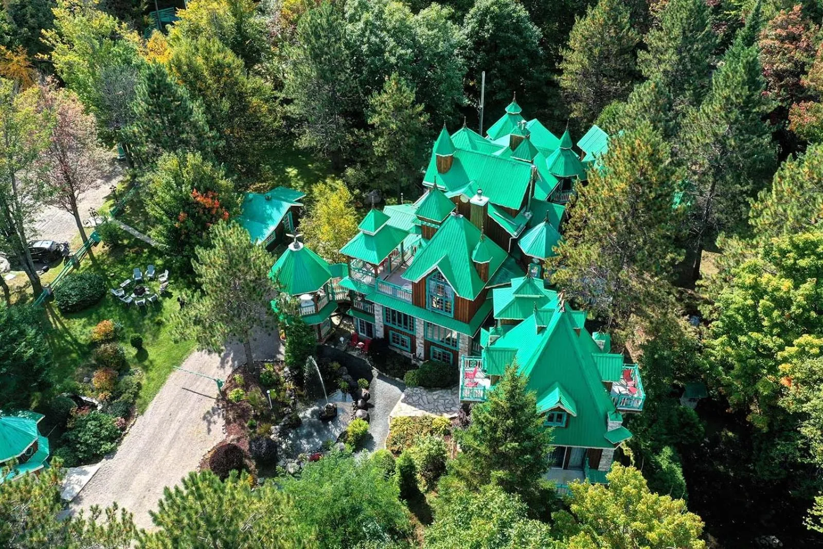 Domaine Rivière Sacacomie Chalets et Bed and Breakfast -Manoir Canergie