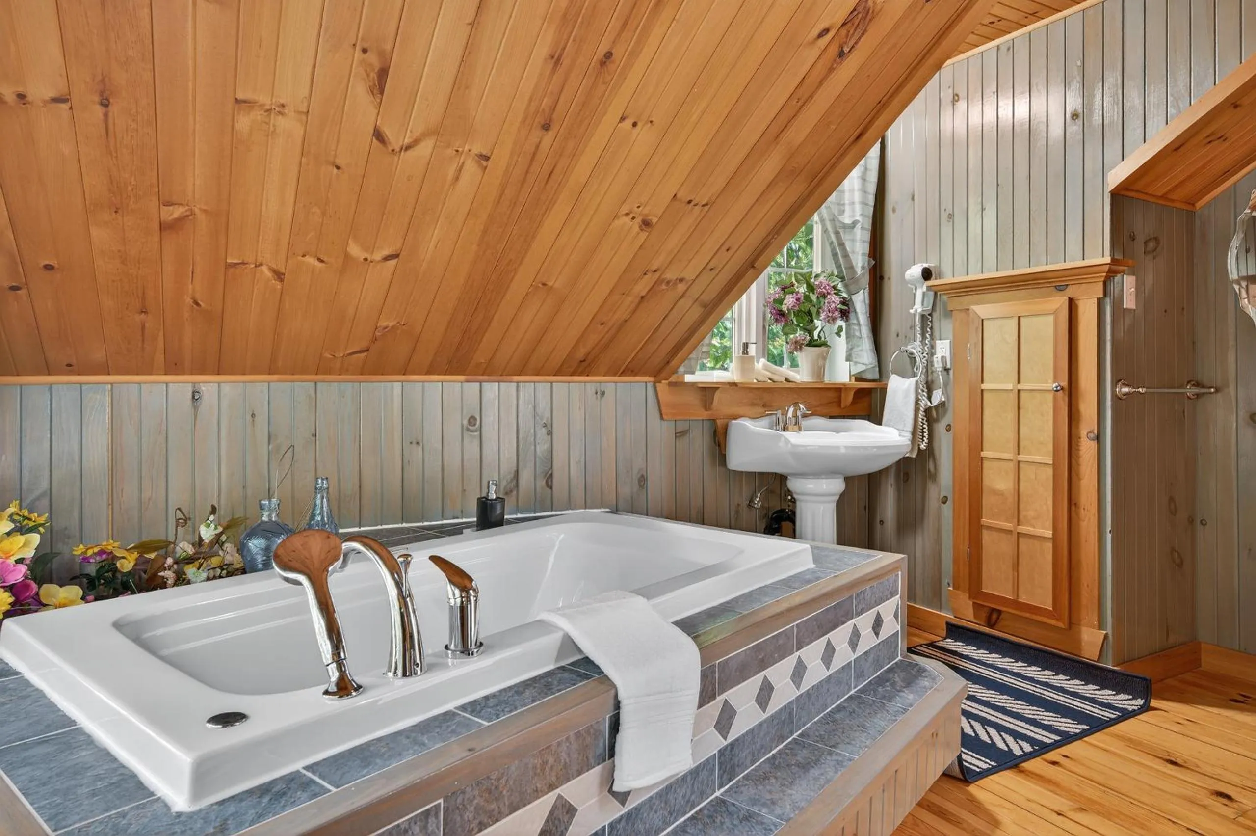 Domaine Rivière Sacacomie Chalets et Bed and Breakfast -Manoir Canergie