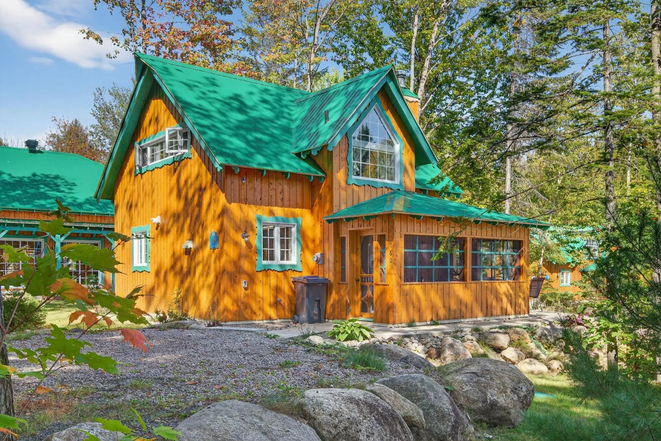 Domaine Rivière Sacacomie Chalets et Bed and Breakfast -Manoir Canergie