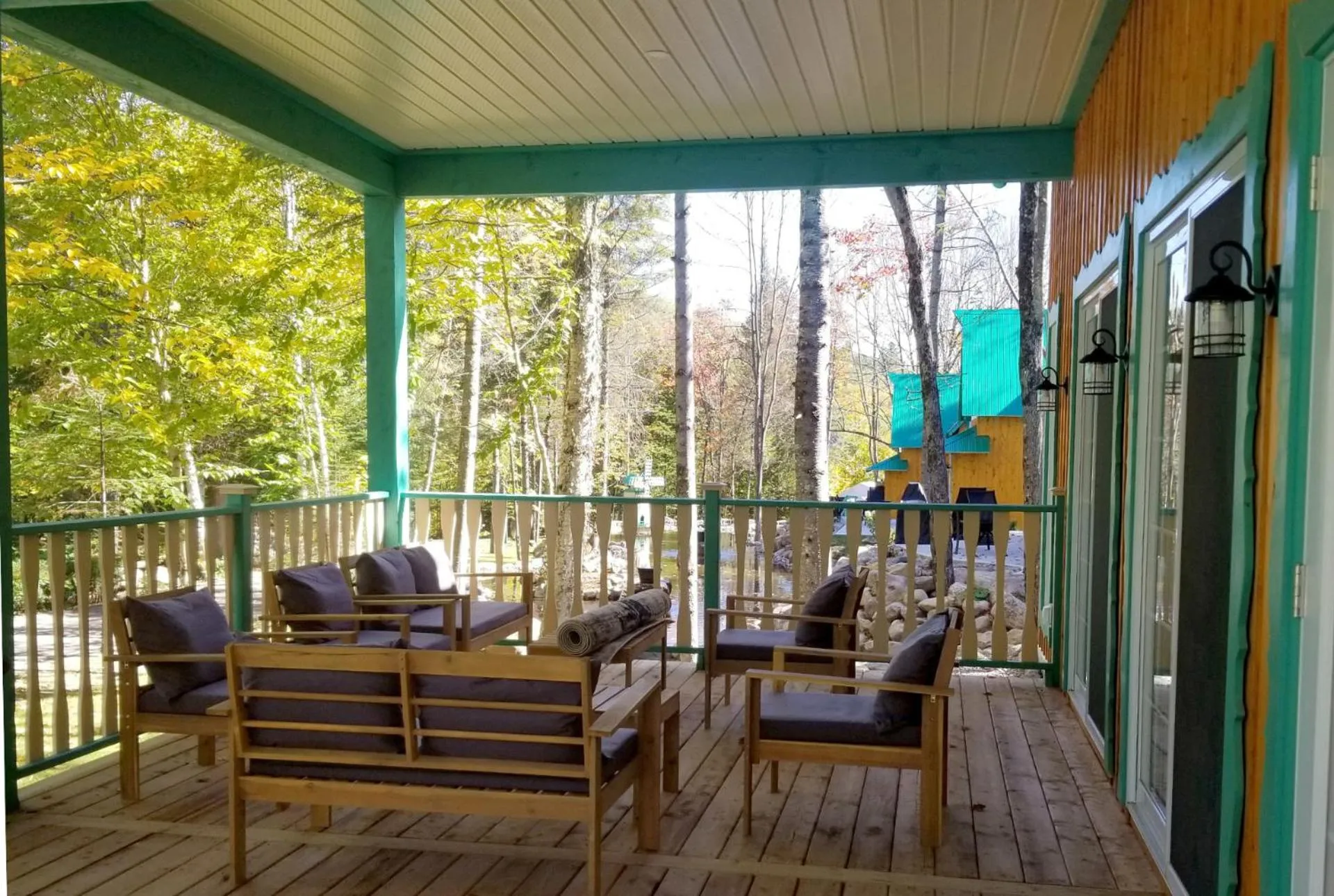 Domaine Rivière Sacacomie Chalets et Bed and Breakfast -Manoir Canergie