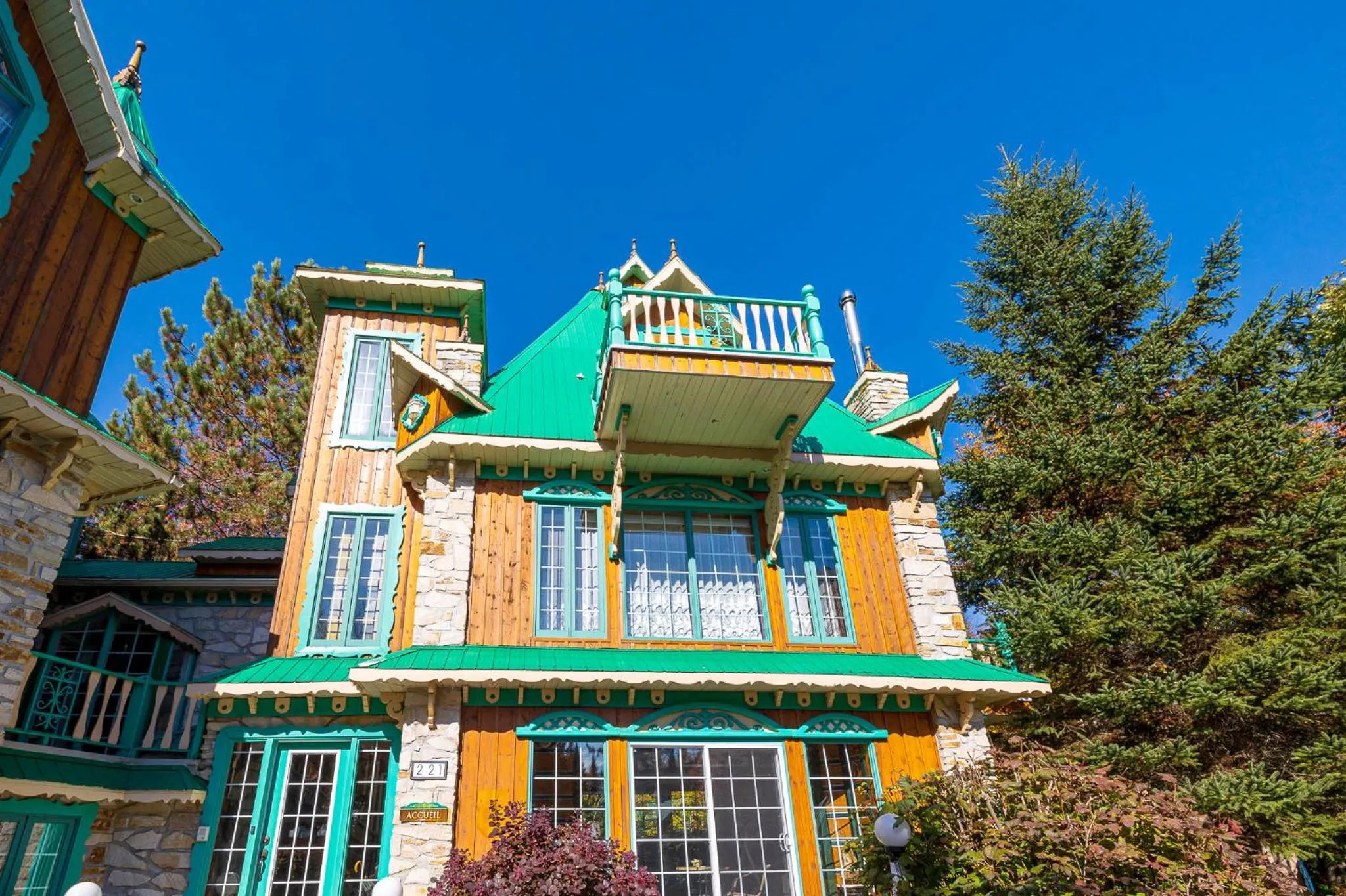 Domaine Rivière Sacacomie Chalets et Bed and Breakfast -Manoir Canergie