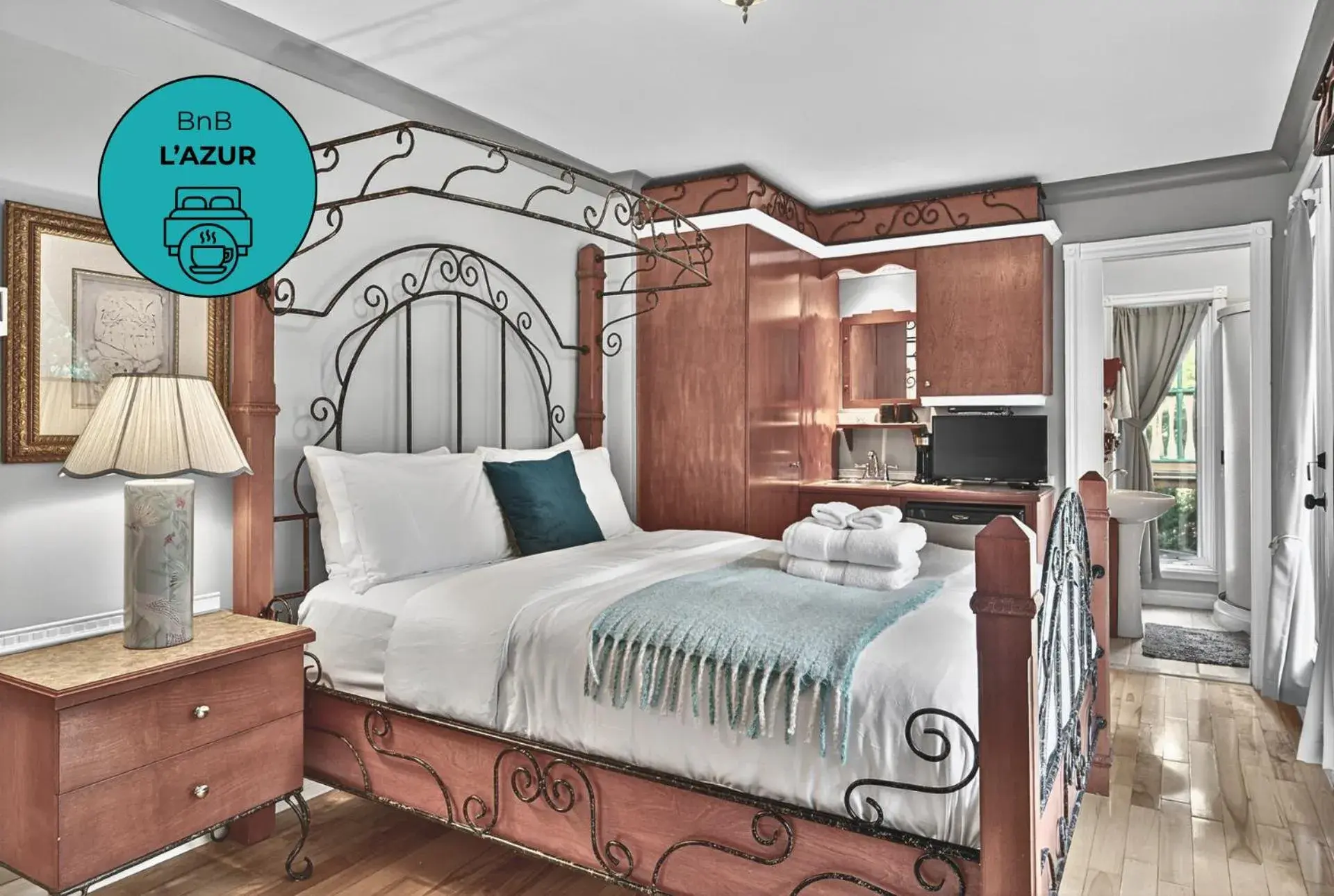 Queen Room in Domaine Rivière Sacacomie Chalets et Bed and Breakfast -Manoir Canergie Queen Room in Domaine Rivière Sacacomie Chalets et Bed and Breakfast -Manoir Canergie