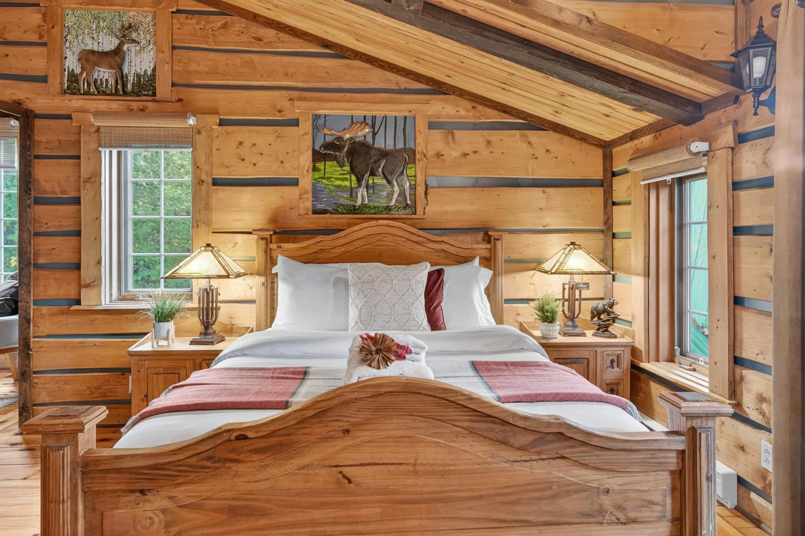 Bedroom in Domaine Rivière Sacacomie Chalets et Bed and Breakfast -Manoir Canergie