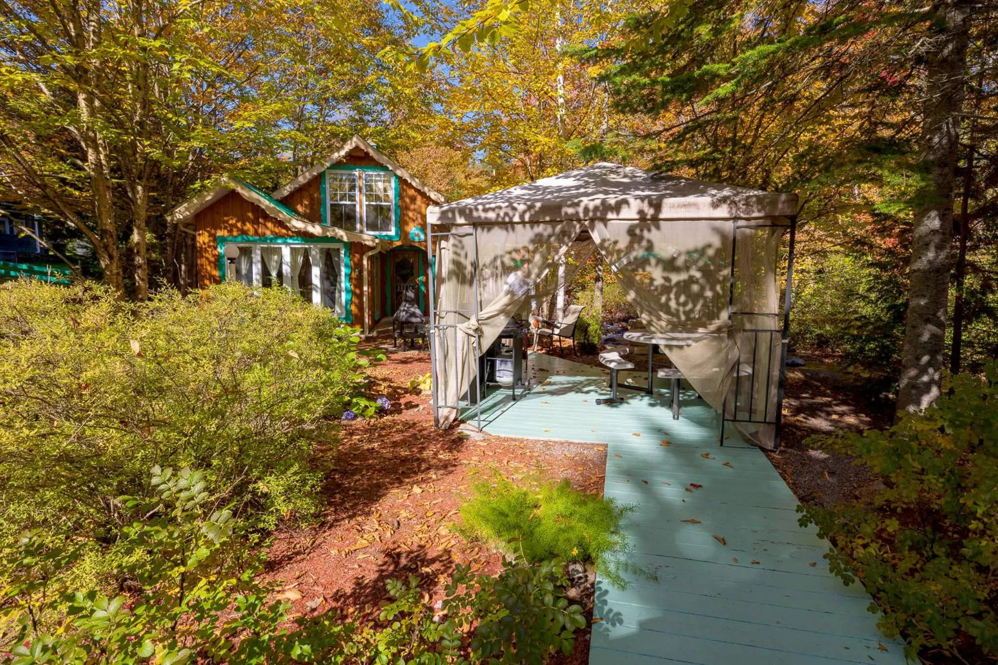 Domaine Rivière Sacacomie Chalets et Bed and Breakfast -Manoir Canergie