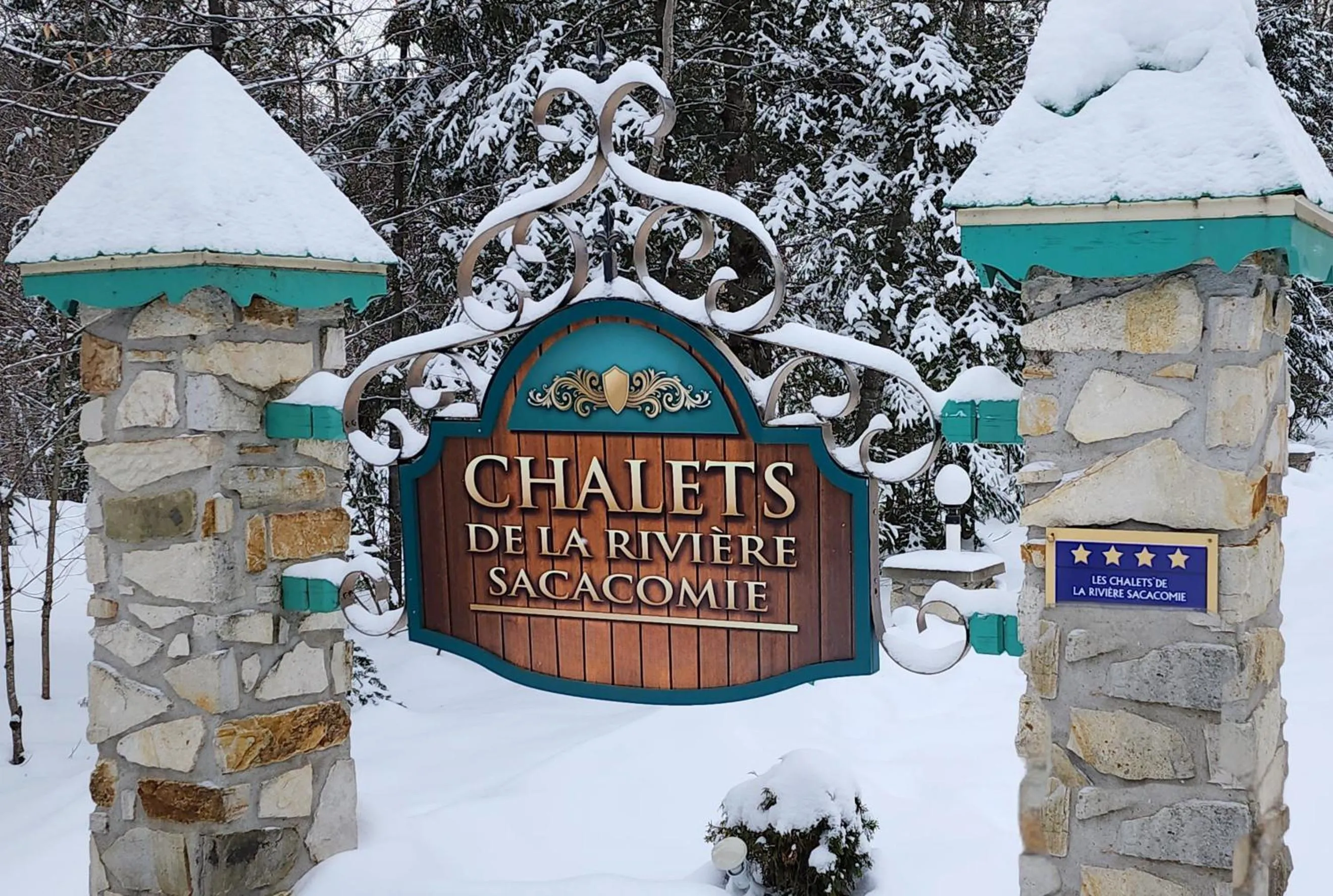 Domaine Rivière Sacacomie Chalets et Bed and Breakfast -Manoir Canergie