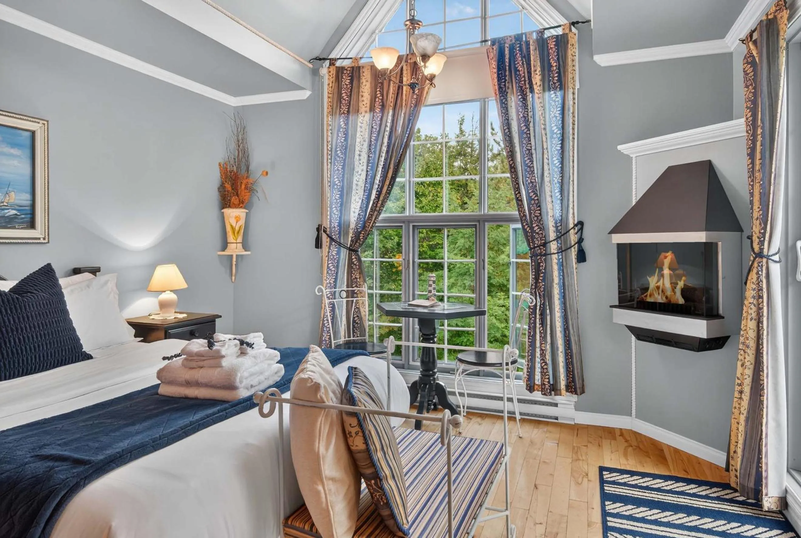 Domaine Rivière Sacacomie Chalets et Bed and Breakfast -Manoir Canergie