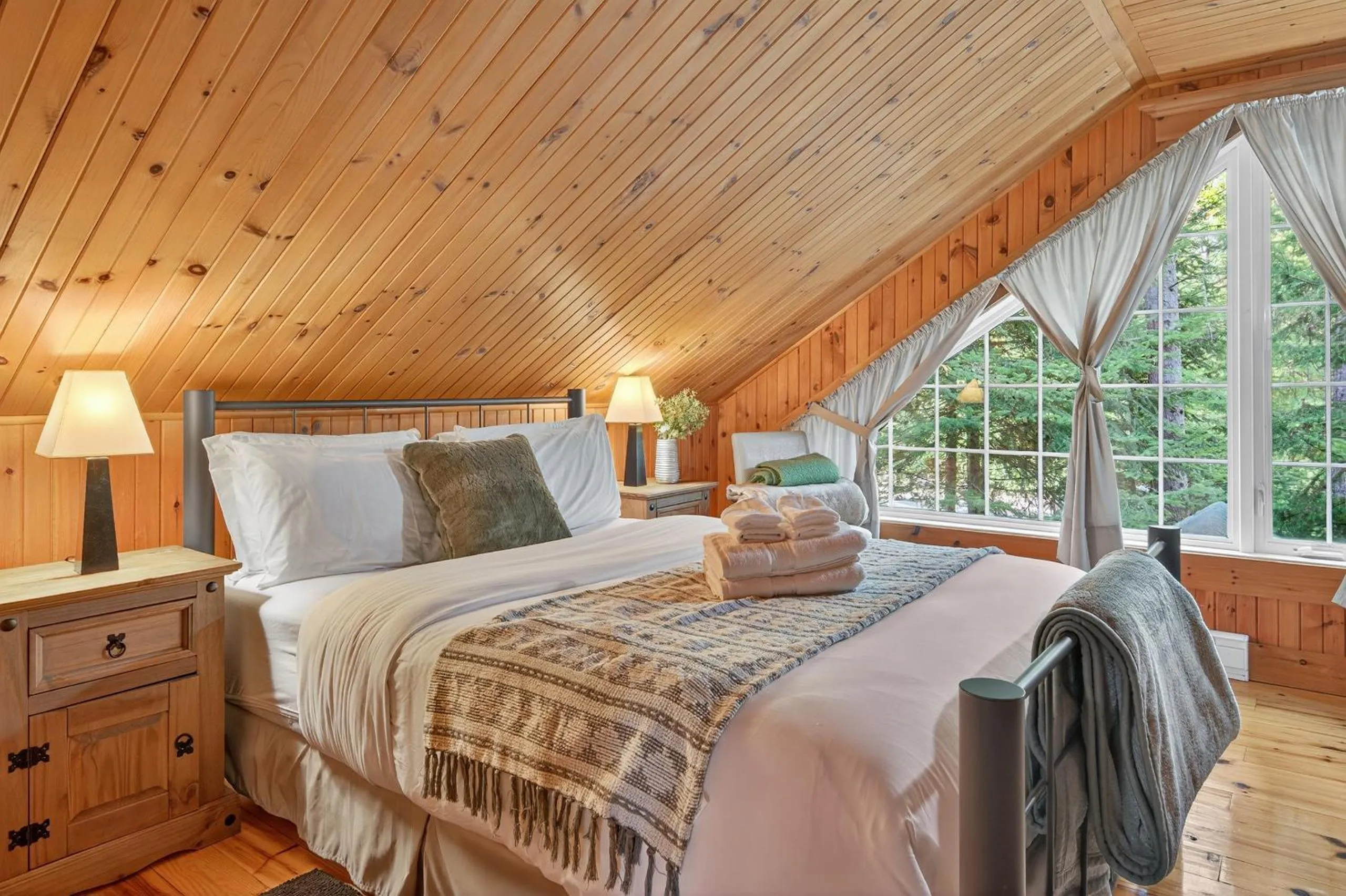 Domaine Rivière Sacacomie Chalets et Bed and Breakfast -Manoir Canergie