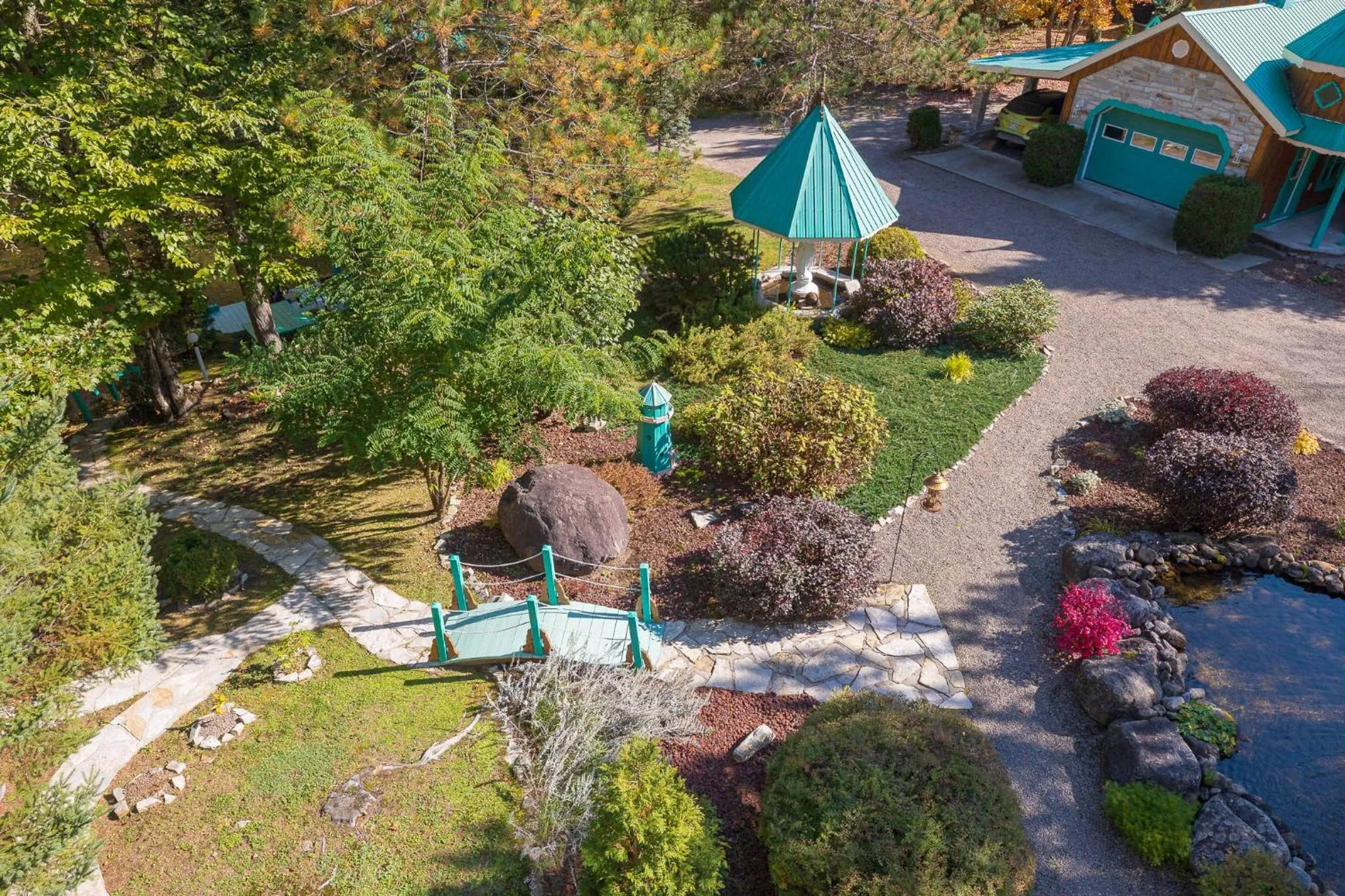 Domaine Rivière Sacacomie Chalets et Bed and Breakfast -Manoir Canergie