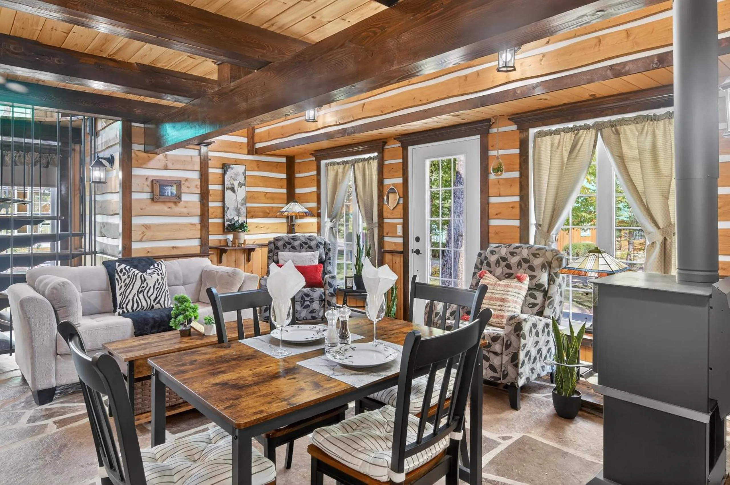 Domaine Rivière Sacacomie Chalets et Bed and Breakfast -Manoir Canergie