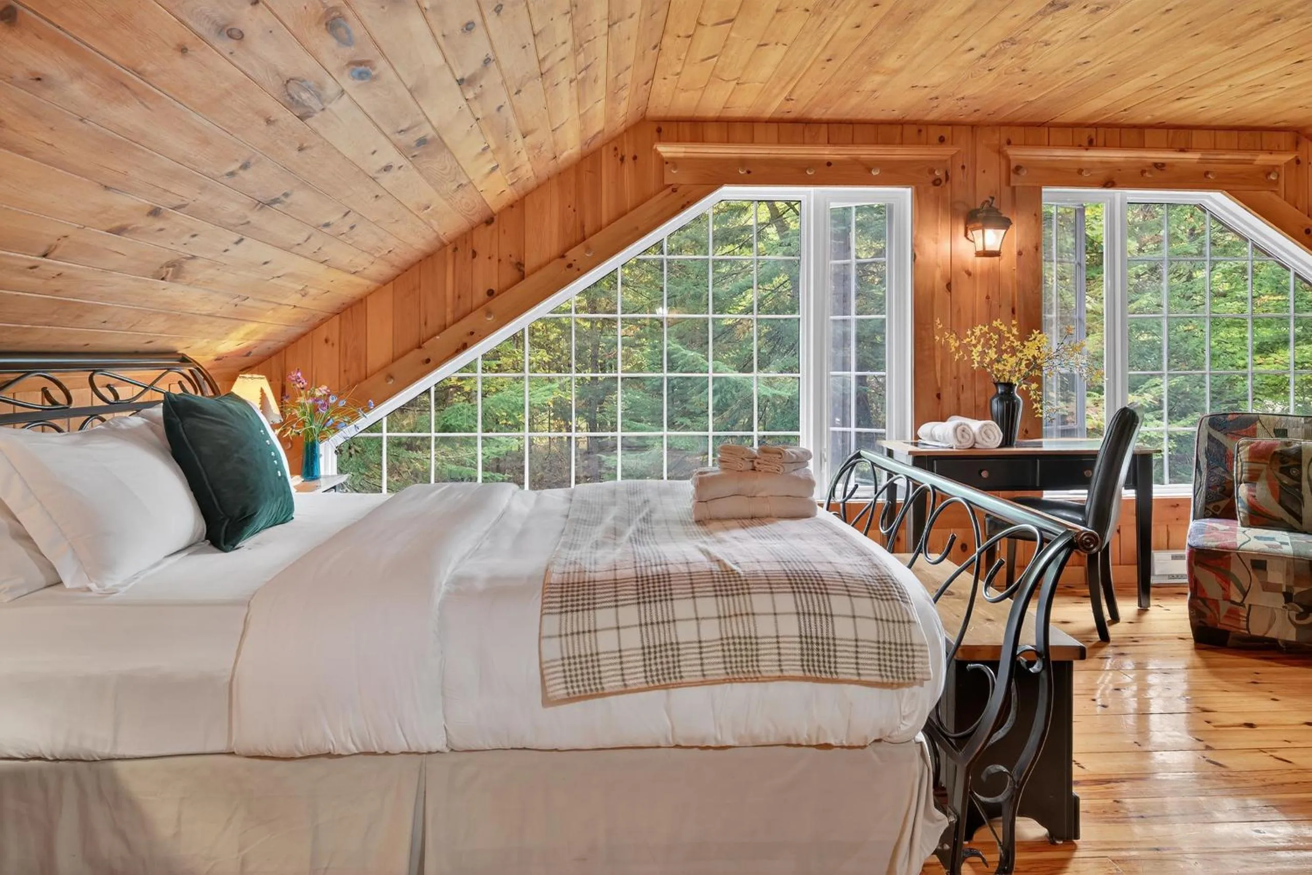 Domaine Rivière Sacacomie Chalets et Bed and Breakfast -Manoir Canergie