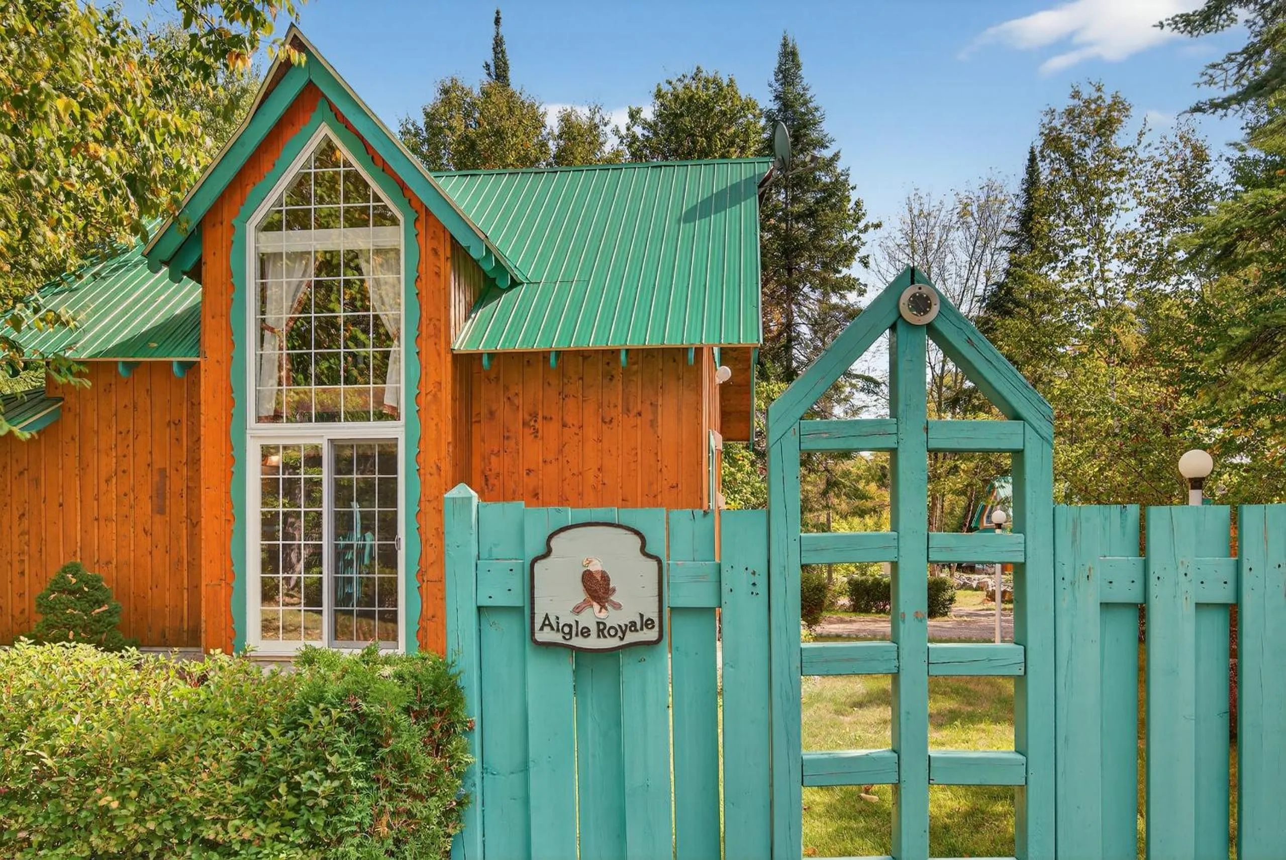 Domaine Rivière Sacacomie Chalets et Bed and Breakfast -Manoir Canergie