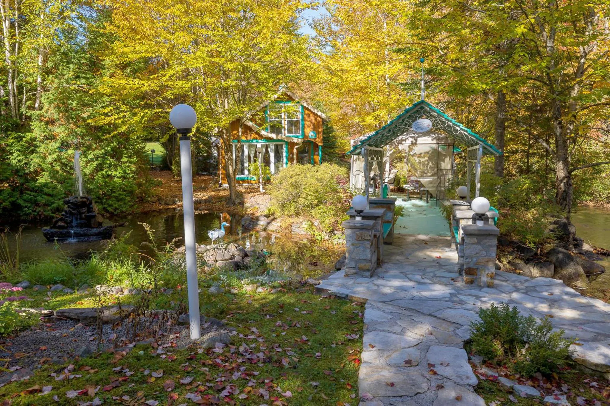 Domaine Rivière Sacacomie Chalets et Bed and Breakfast -Manoir Canergie