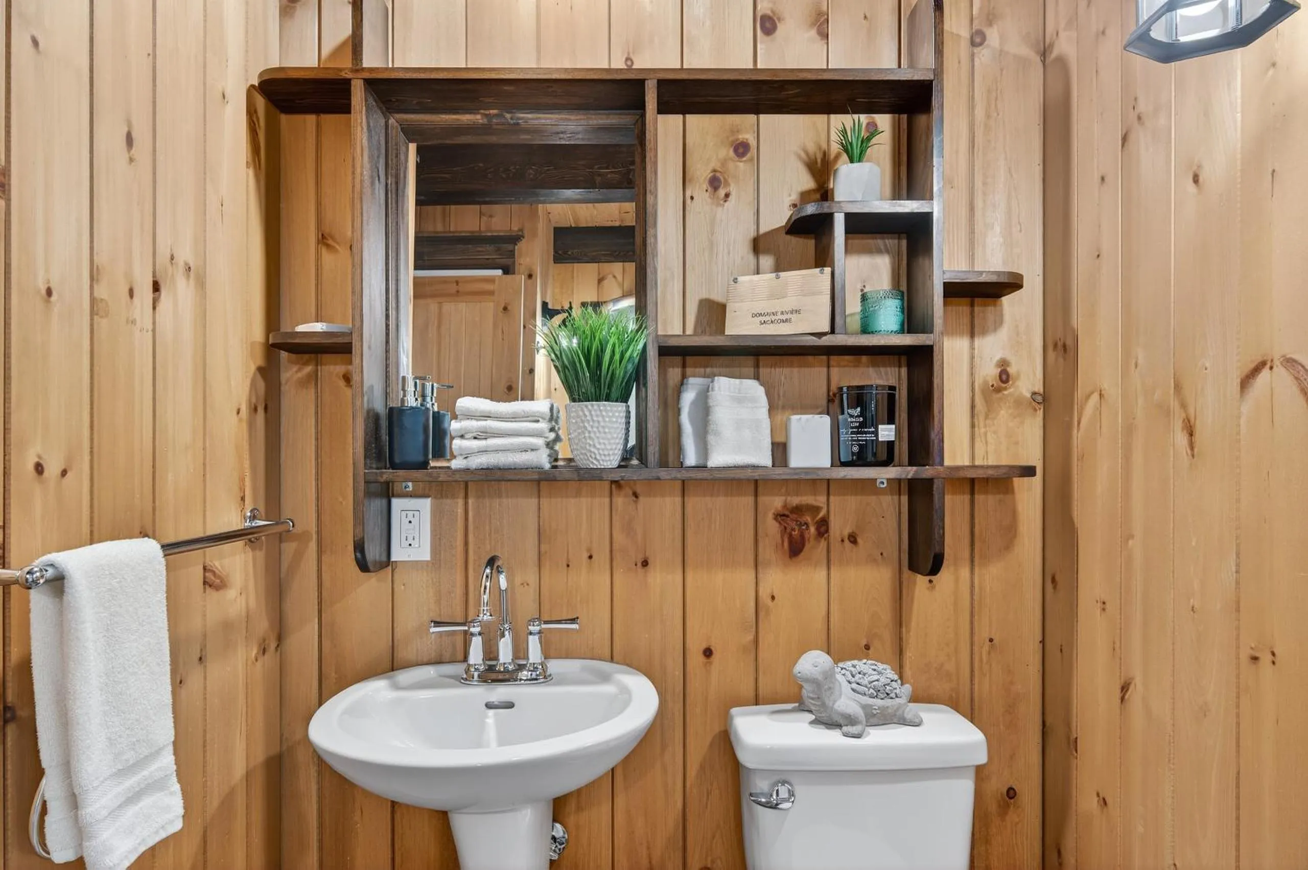 Domaine Rivière Sacacomie Chalets et Bed and Breakfast -Manoir Canergie