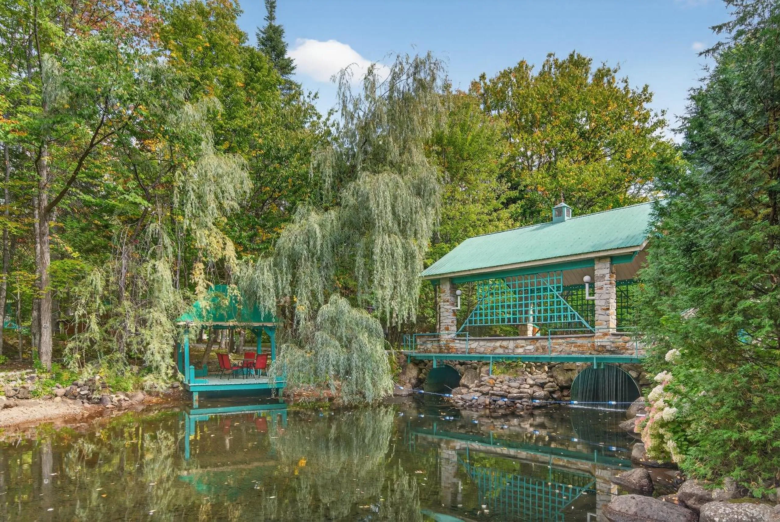 Domaine Rivière Sacacomie Chalets et Bed and Breakfast -Manoir Canergie