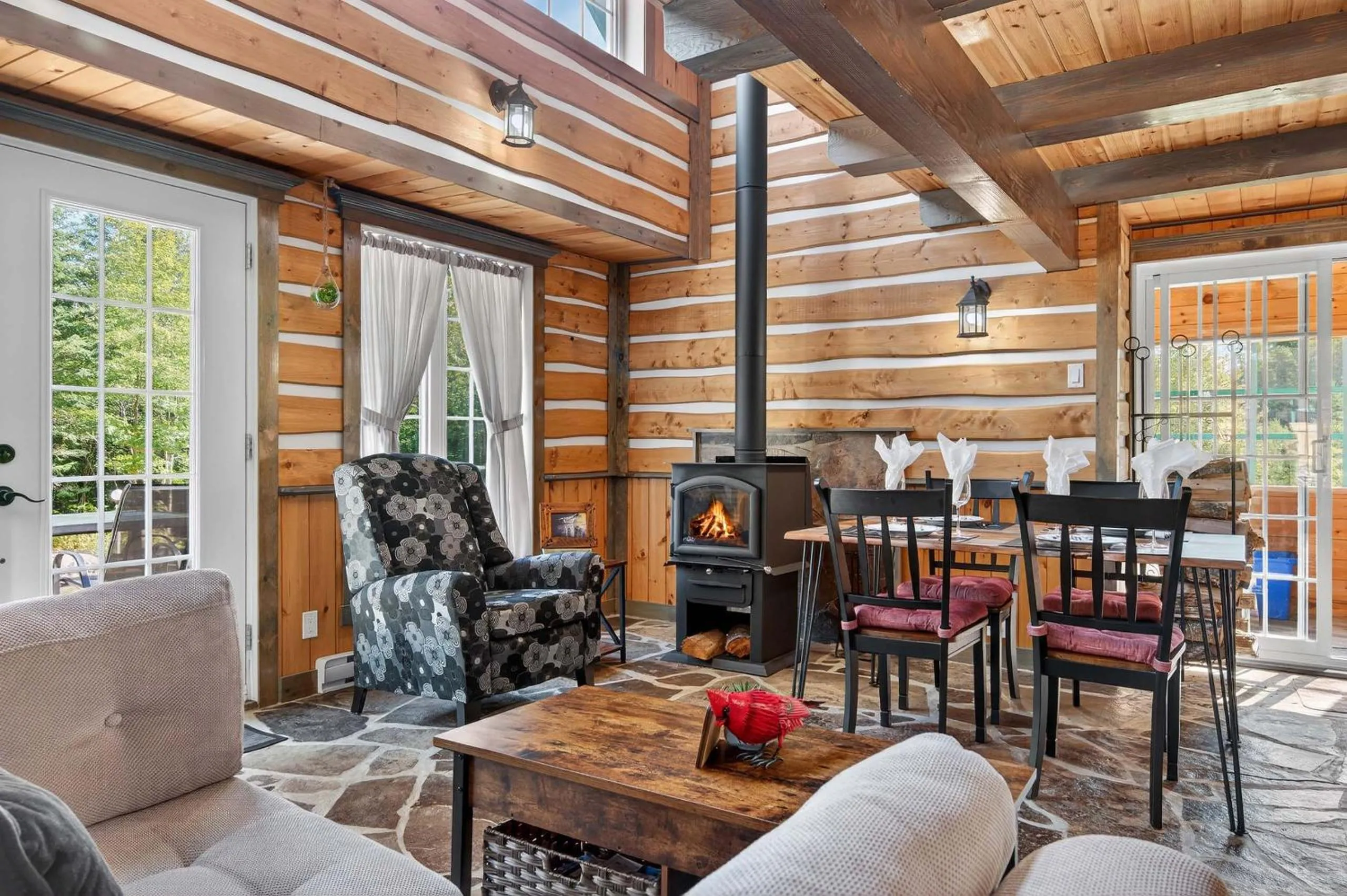 Domaine Rivière Sacacomie Chalets et Bed and Breakfast -Manoir Canergie