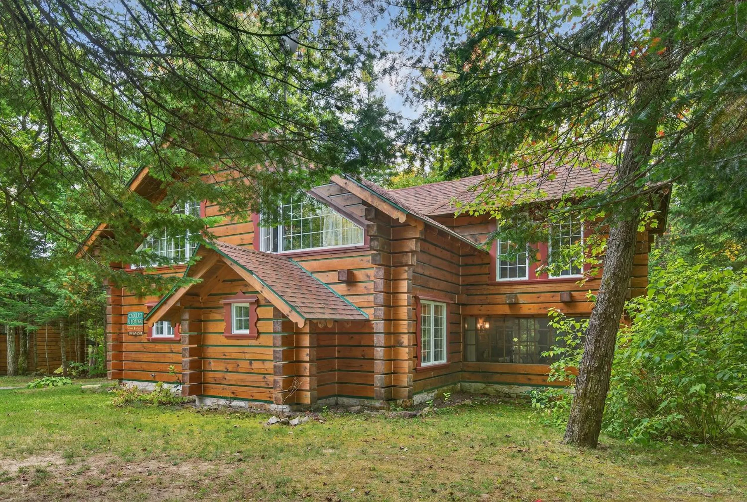 Domaine Rivière Sacacomie Chalets et Bed and Breakfast -Manoir Canergie