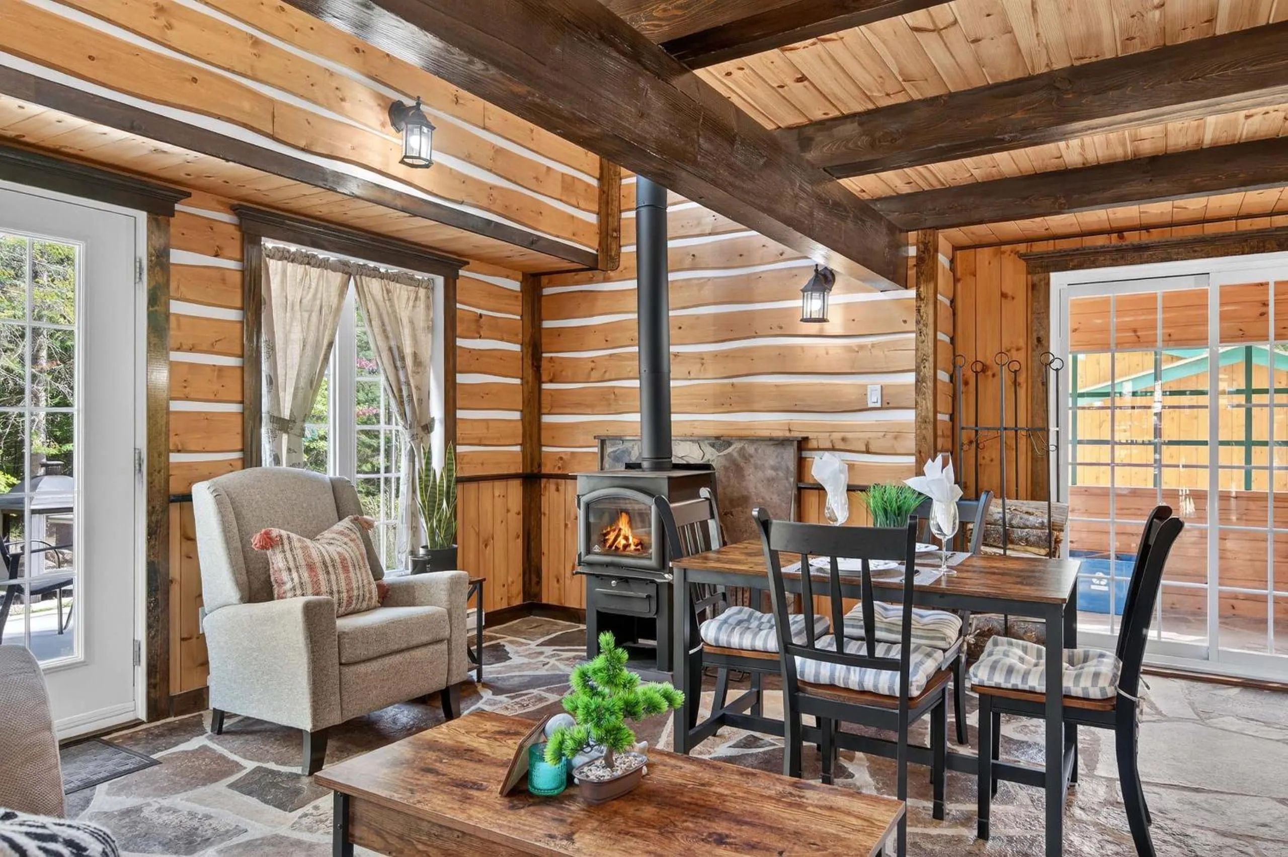 Domaine Rivière Sacacomie Chalets et Bed and Breakfast -Manoir Canergie